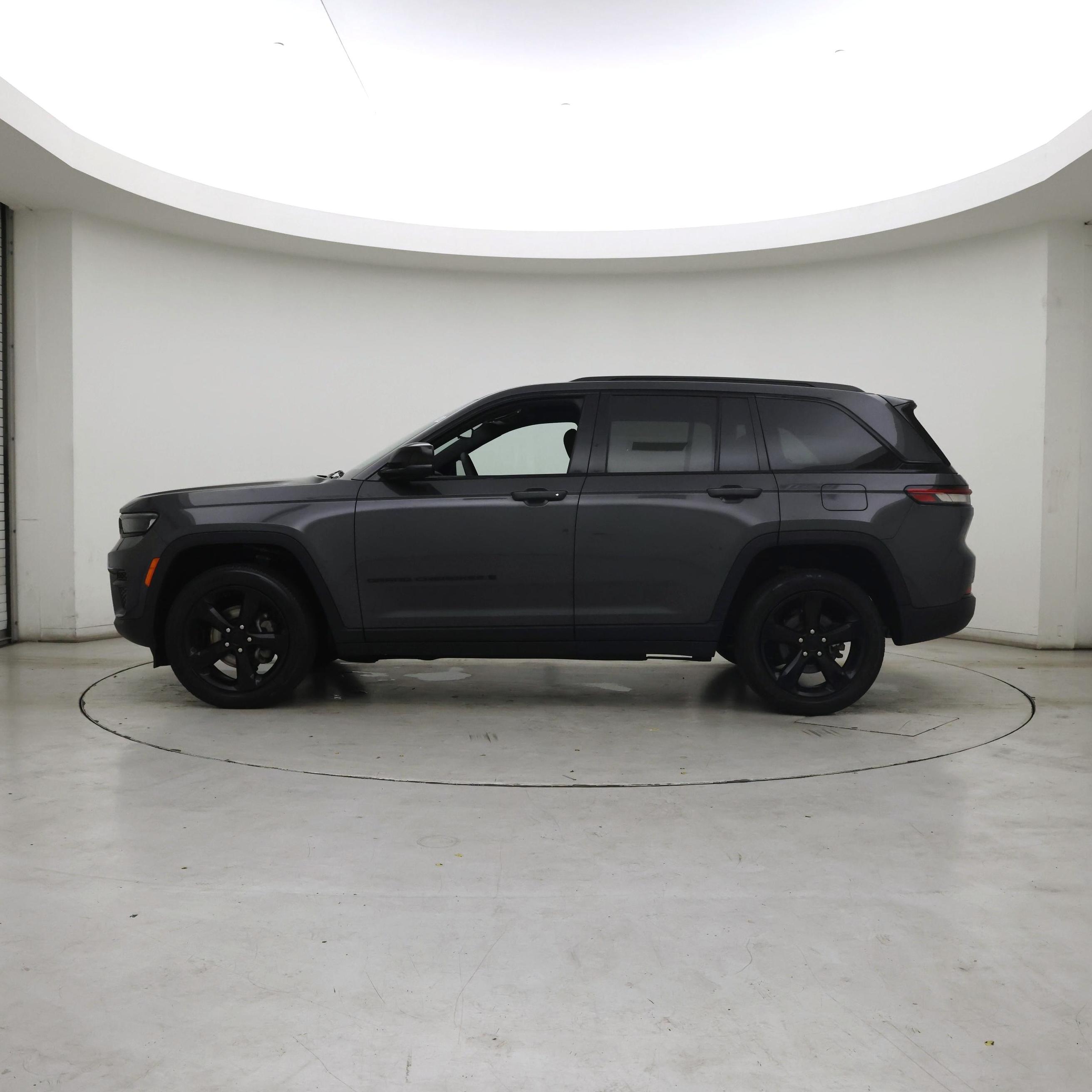 Thumbnail: 2023 Jeep Grand Cherokee - 3