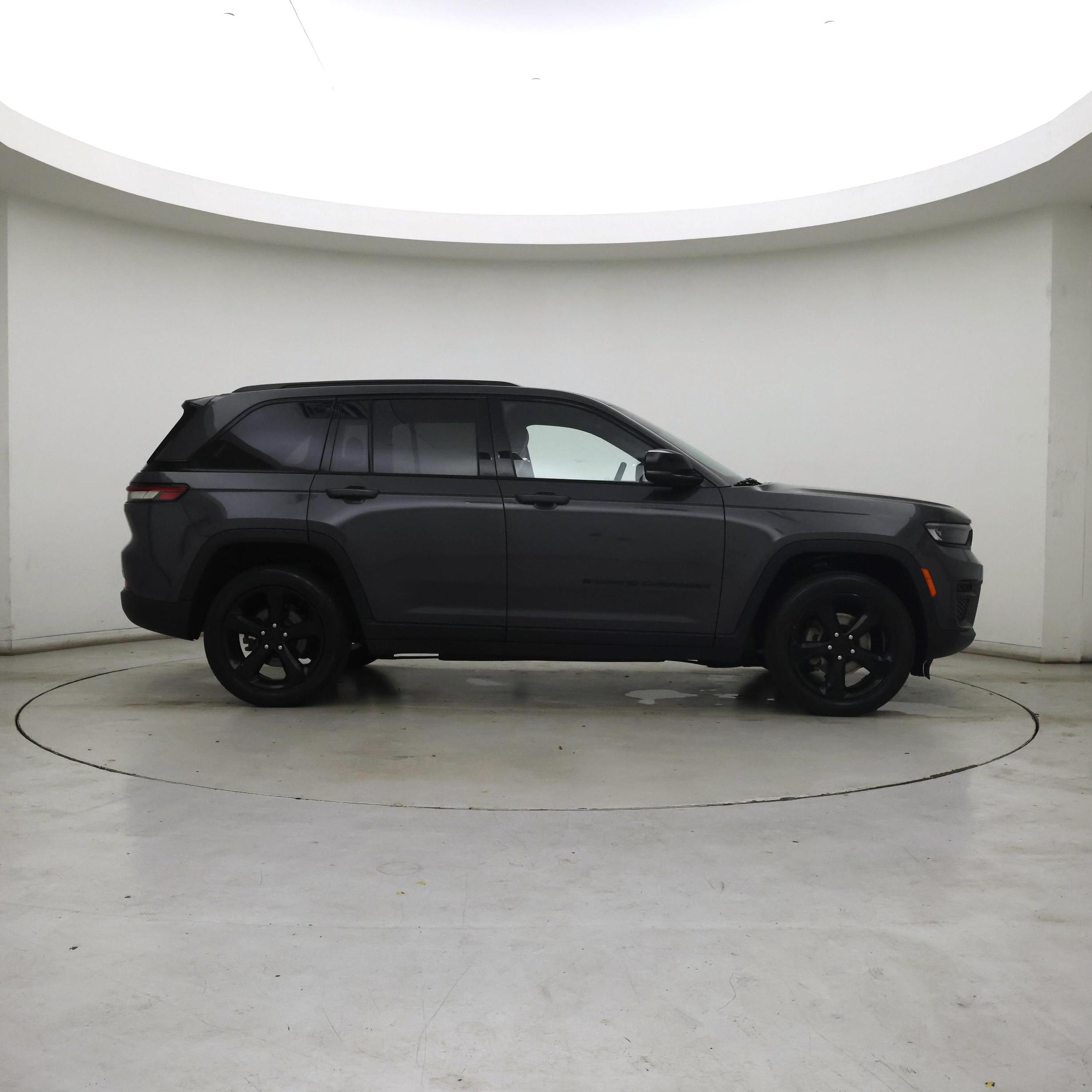 Thumbnail: 2023 Jeep Grand Cherokee - 7