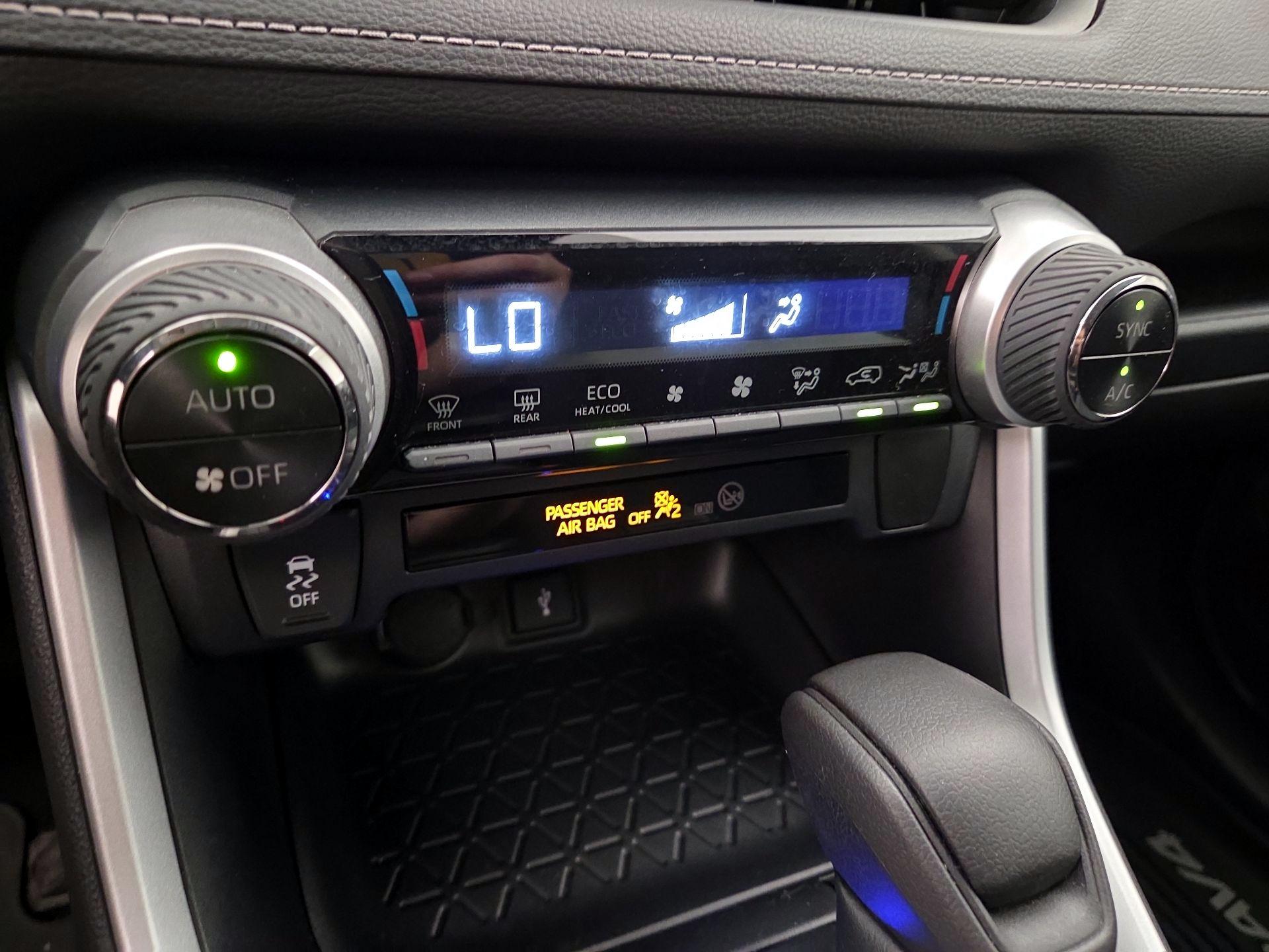 Thumbnail: 2020 Toyota RAV4 - 16