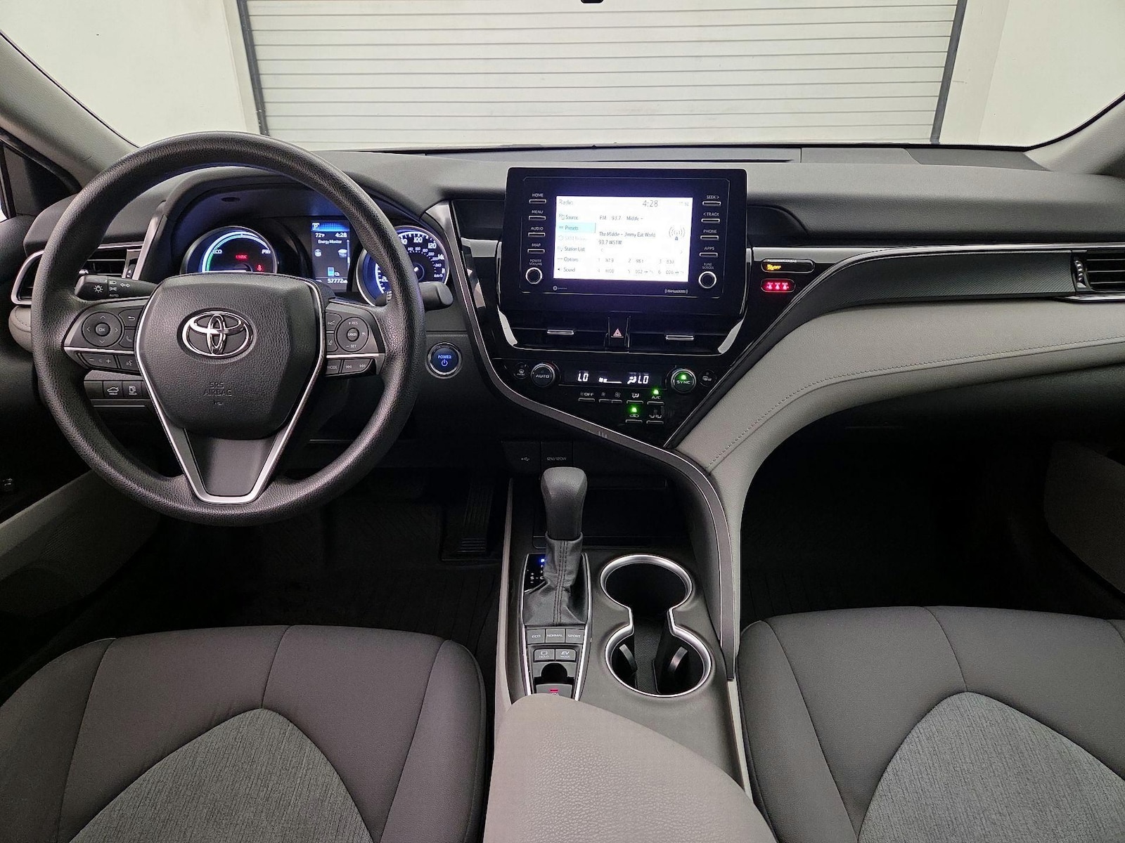 2021 Toyota Camry LE - Photo 10