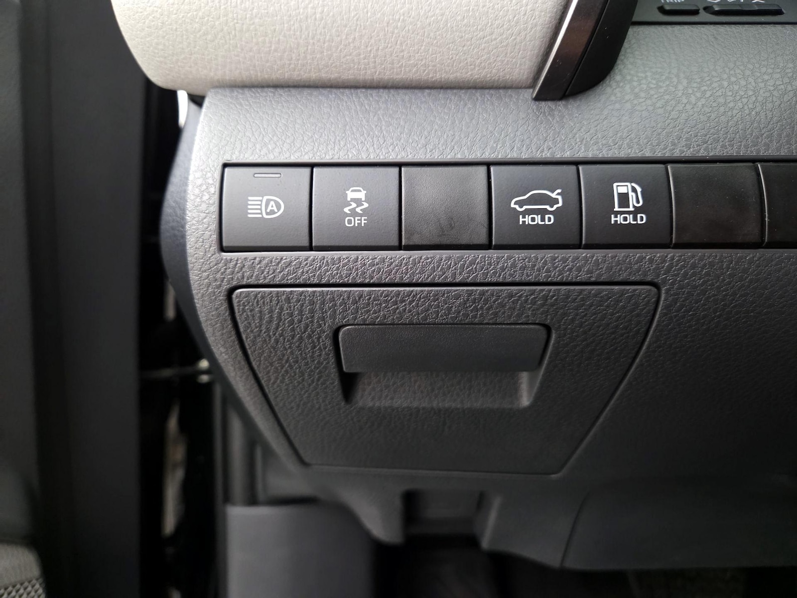 2021 Toyota Camry LE - Photo 14
