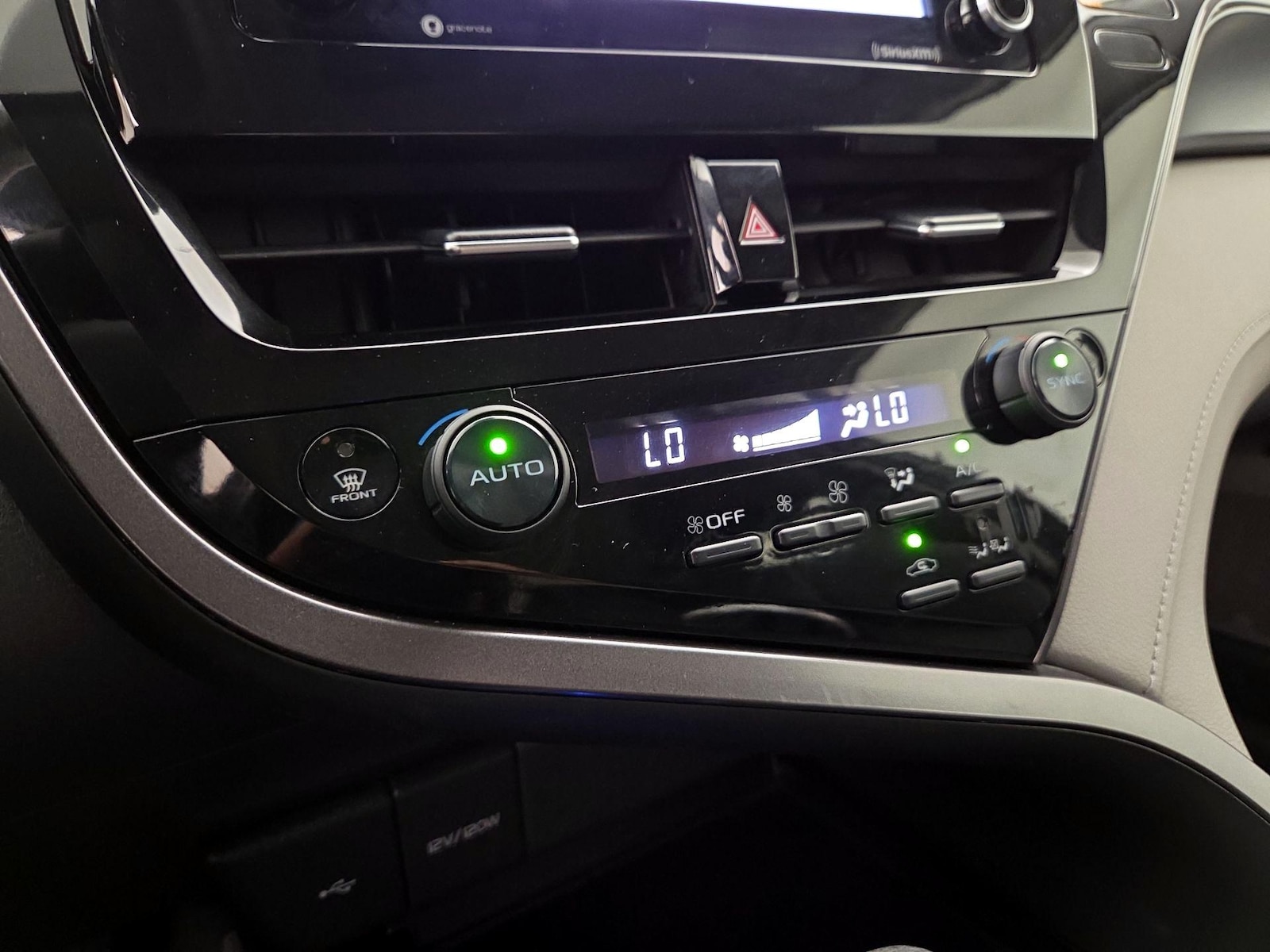 2021 Toyota Camry LE - Photo 17