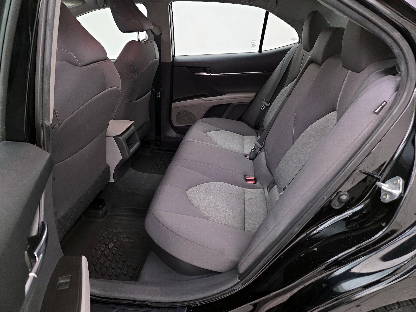 2021 Toyota Camry LE - Photo 19