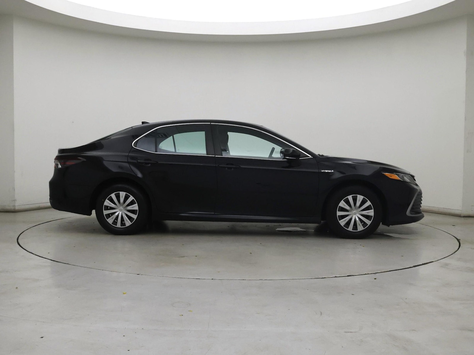 2021 Toyota Camry LE - Photo 8