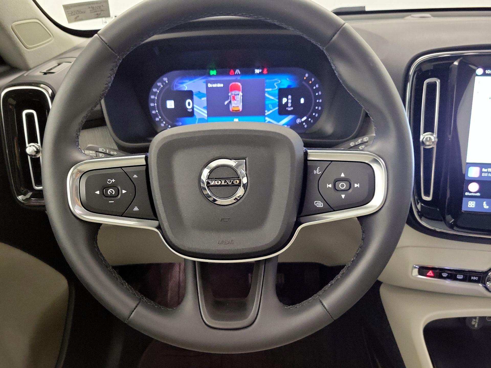 Thumbnail: 2025 Volvo XC40 - 10