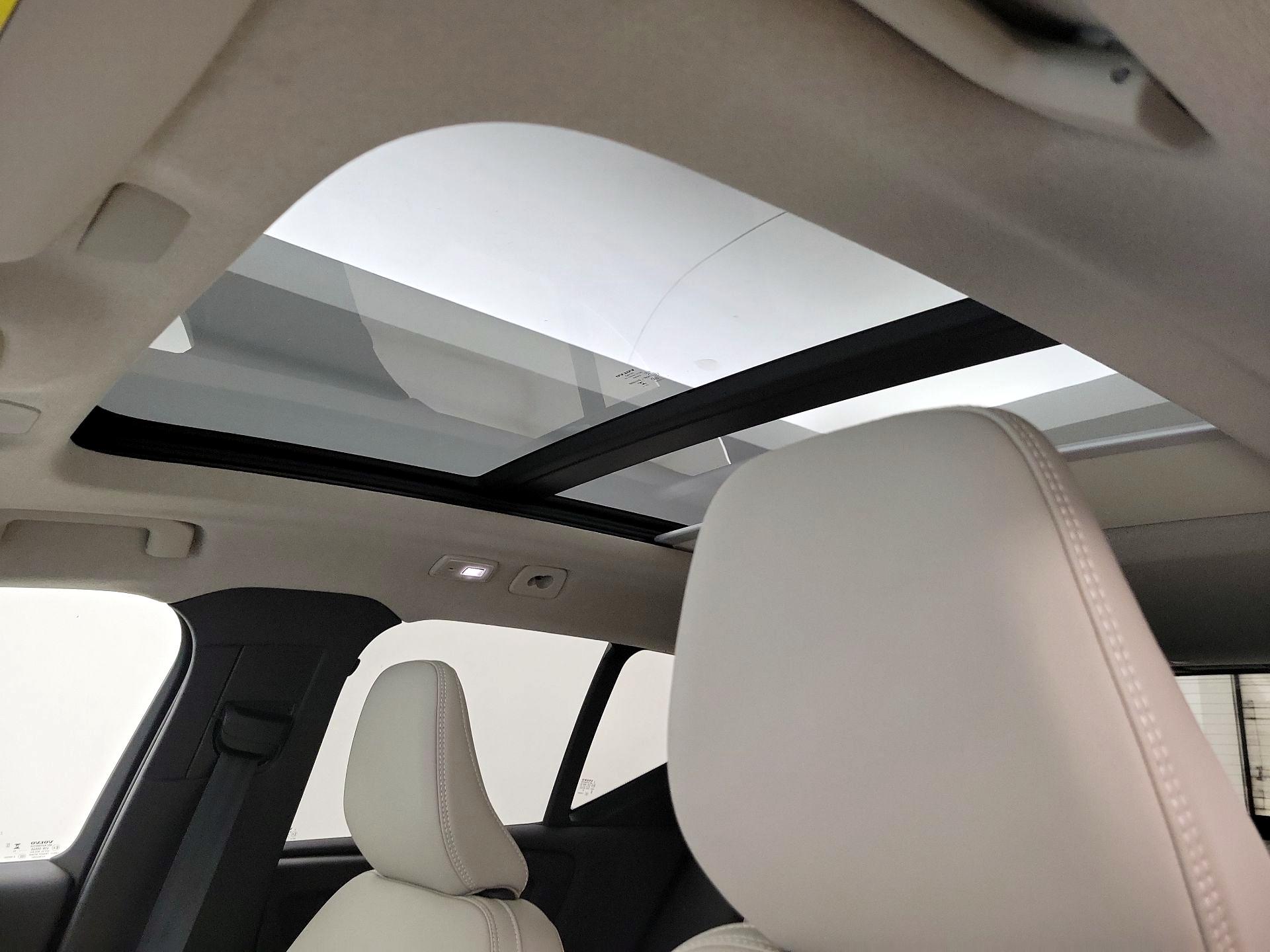 Thumbnail: 2025 Volvo XC40 - 20