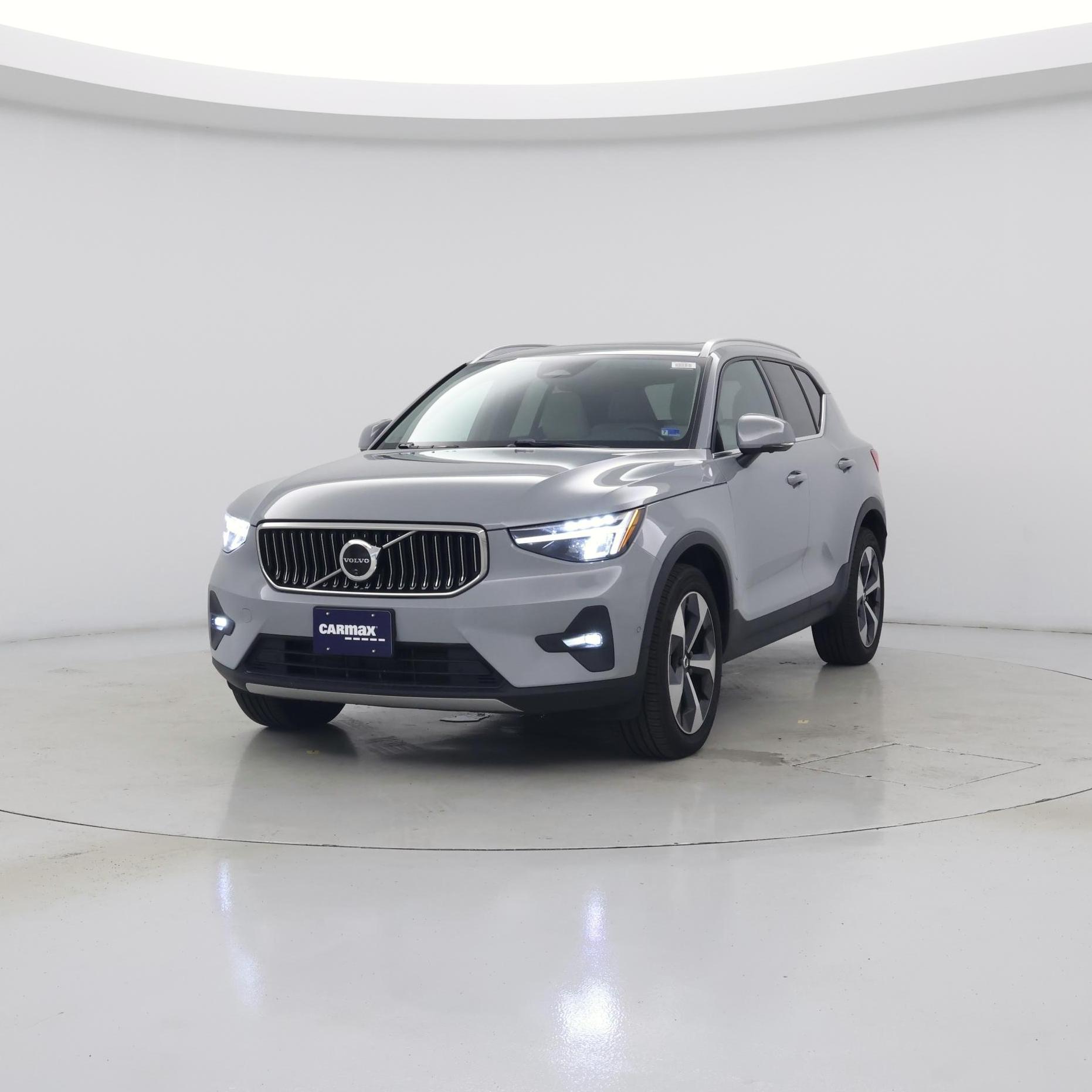 Thumbnail: 2025 Volvo XC40 - 4
