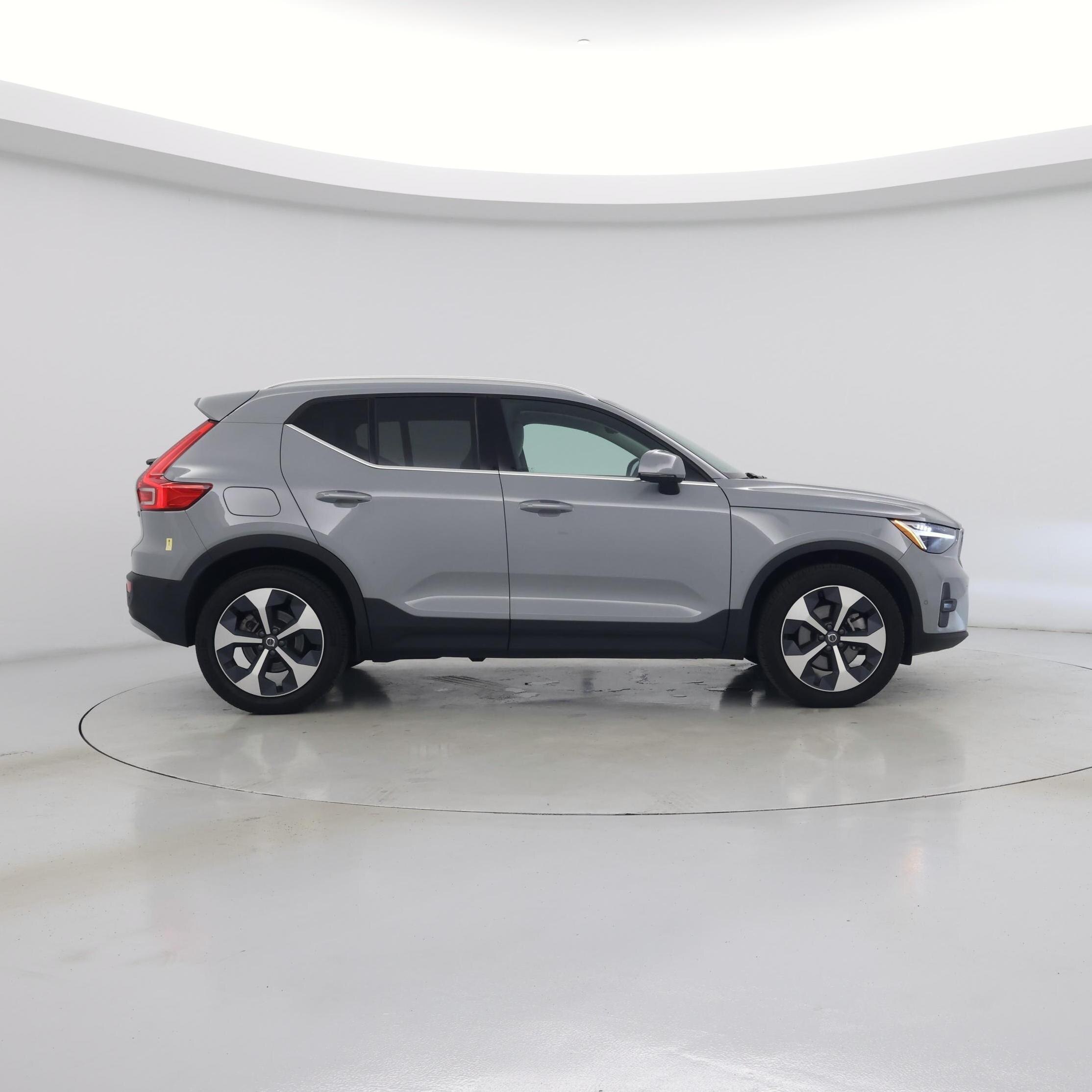 Thumbnail: 2025 Volvo XC40 - 7