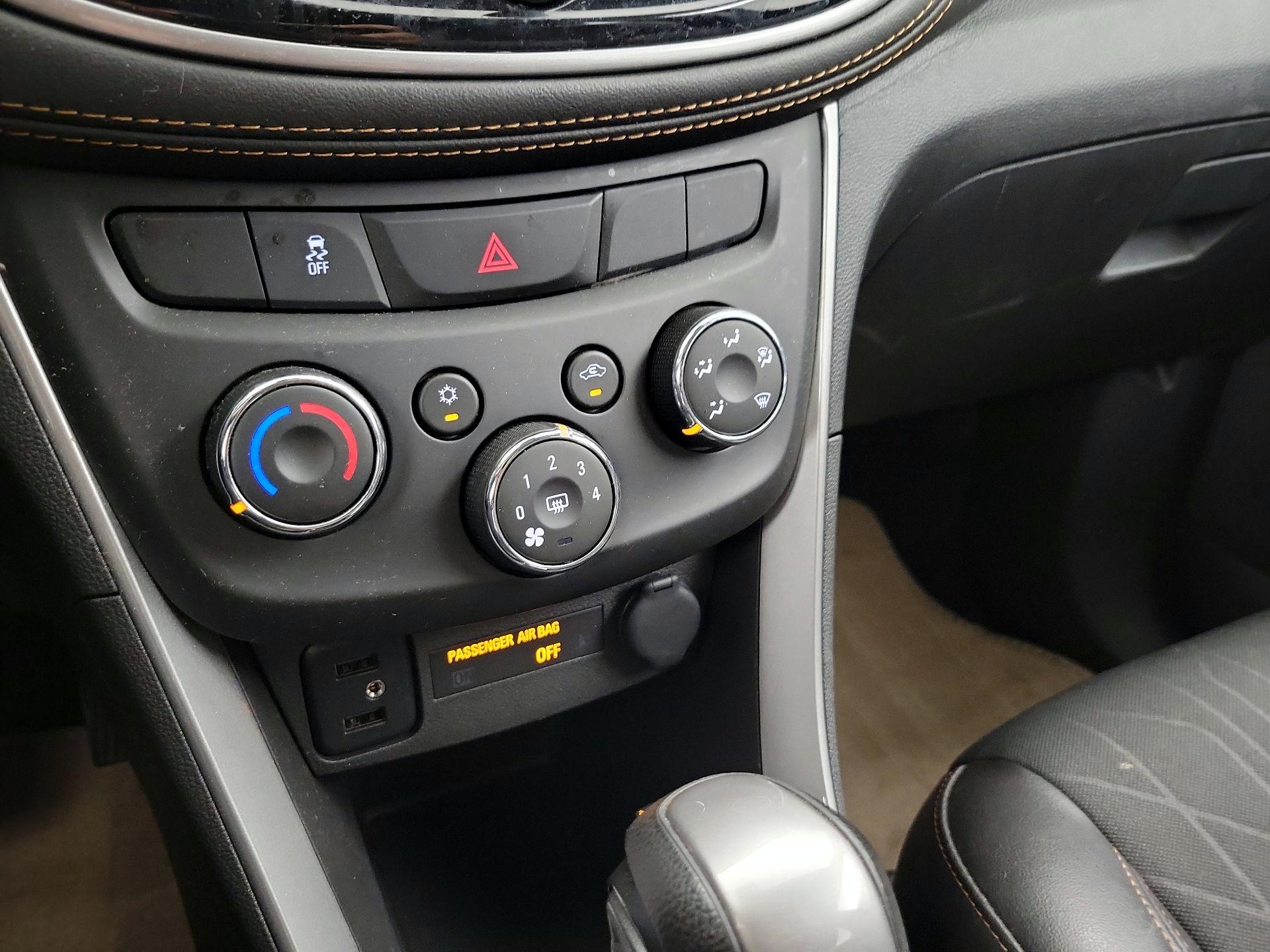 Thumbnail: 2022 Chevrolet Trax - 16