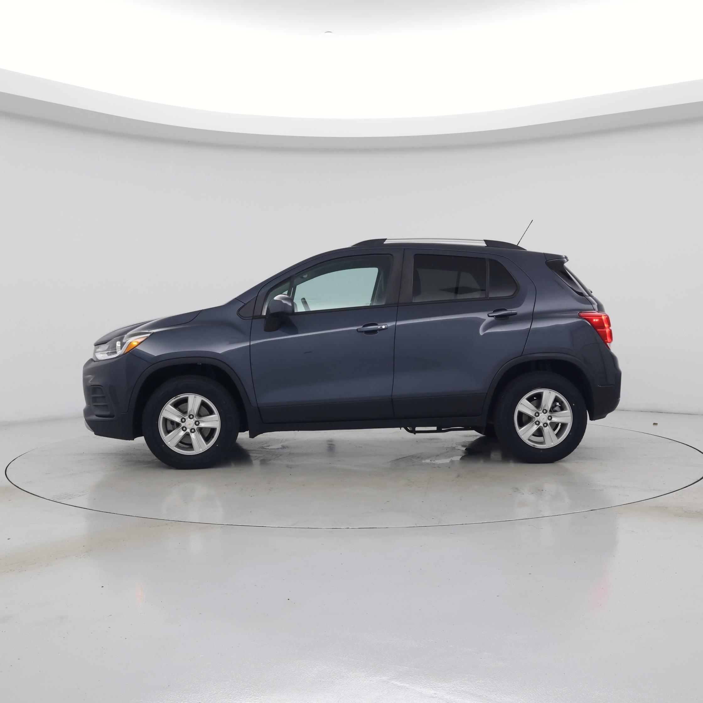 Thumbnail: 2022 Chevrolet Trax - 3