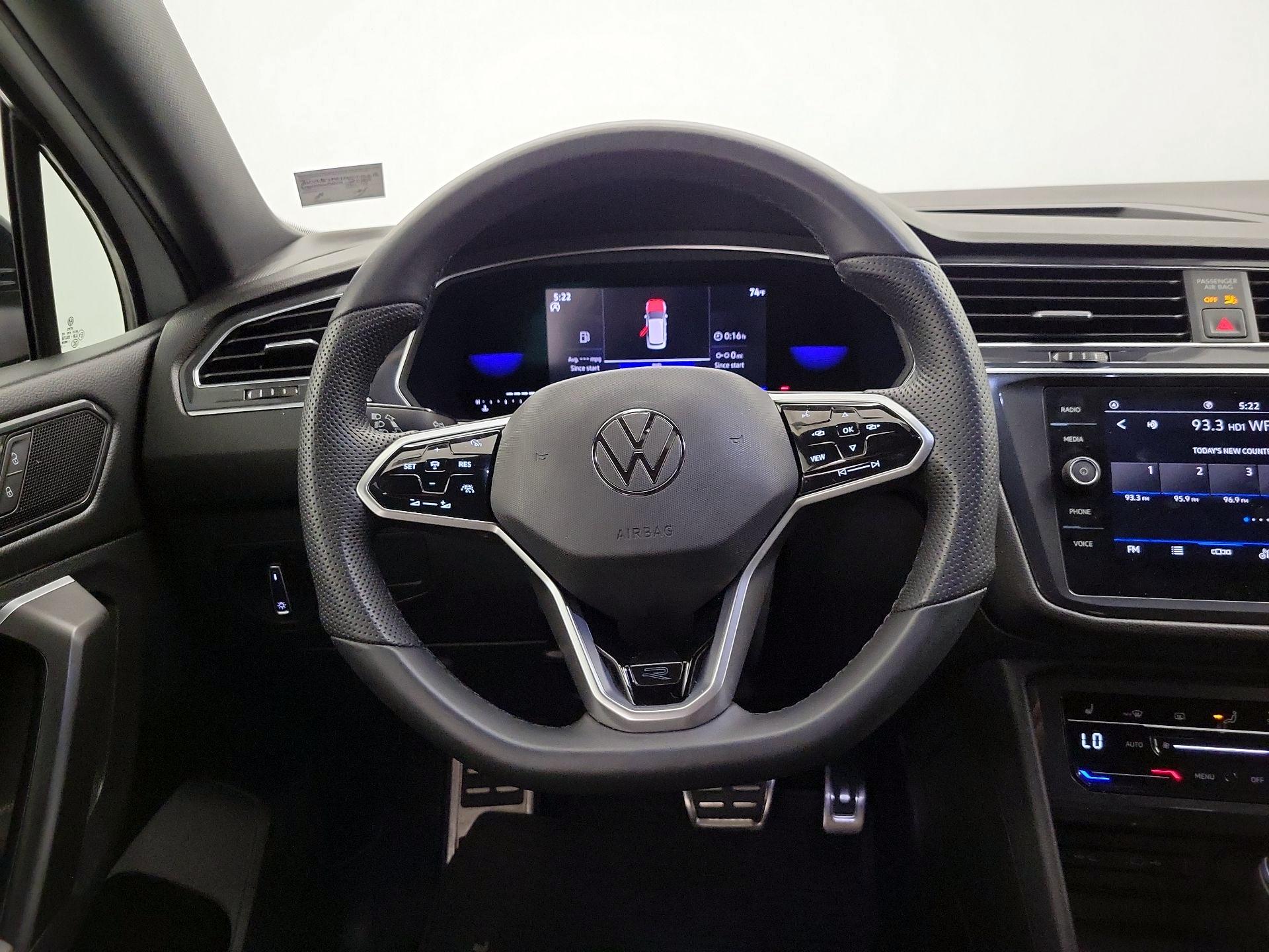 Thumbnail: 2022 Volkswagen Tiguan - 10
