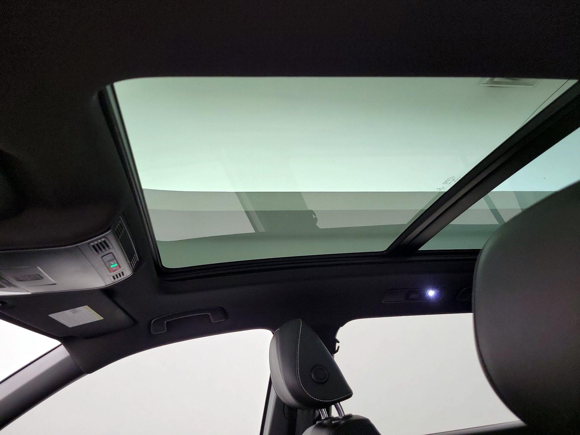 Thumbnail: 2022 Volkswagen Tiguan - 19