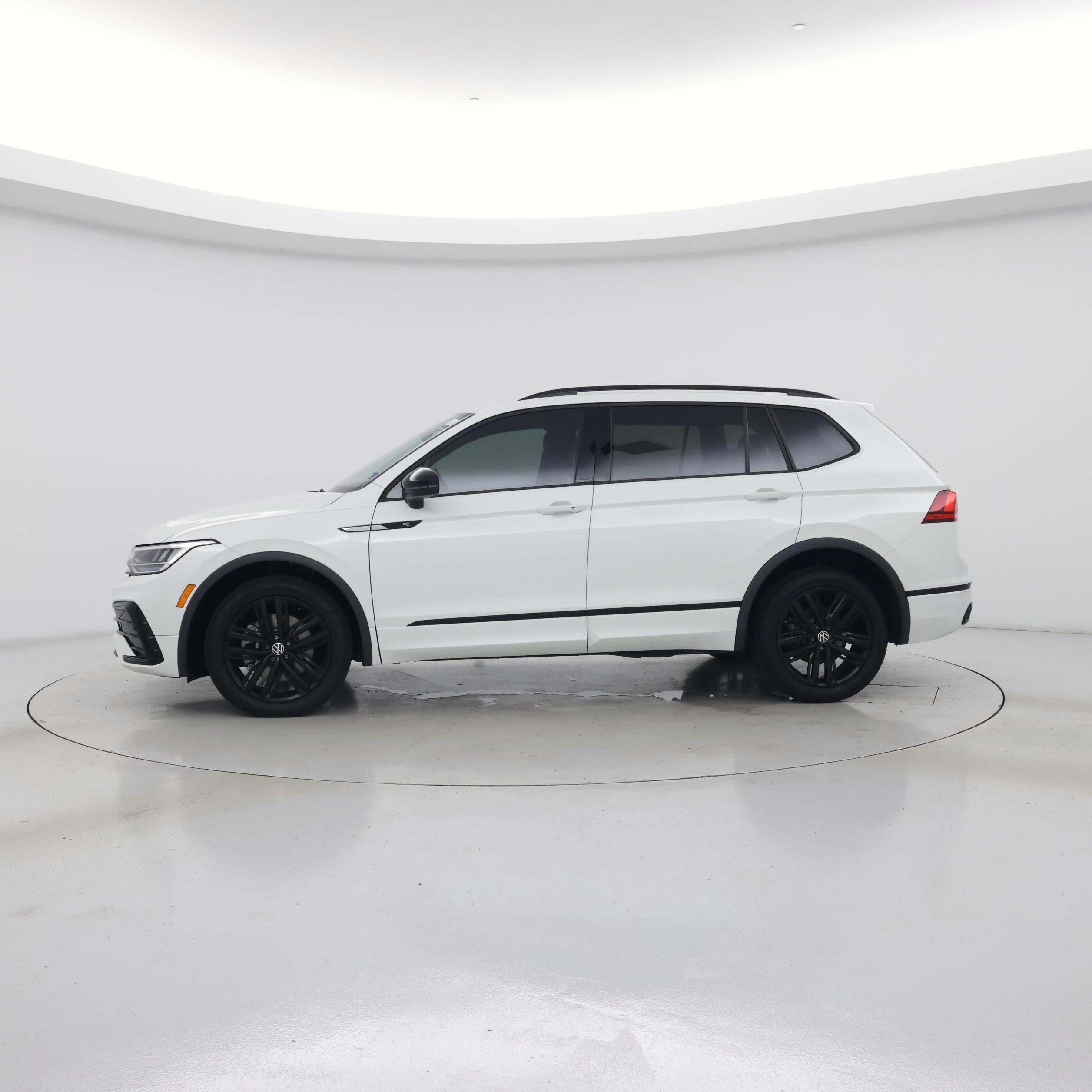 Thumbnail: 2022 Volkswagen Tiguan - 3