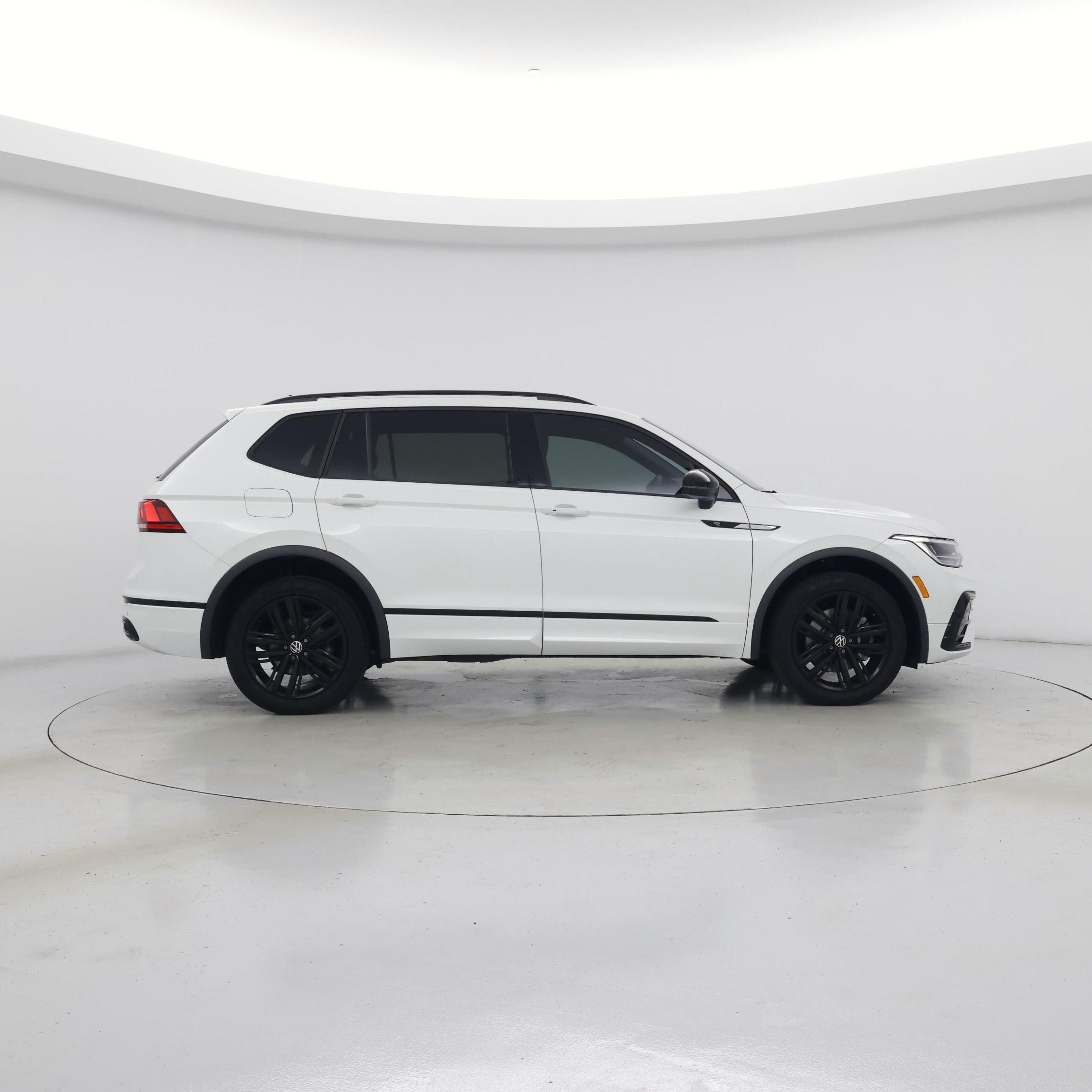 Thumbnail: 2022 Volkswagen Tiguan - 7