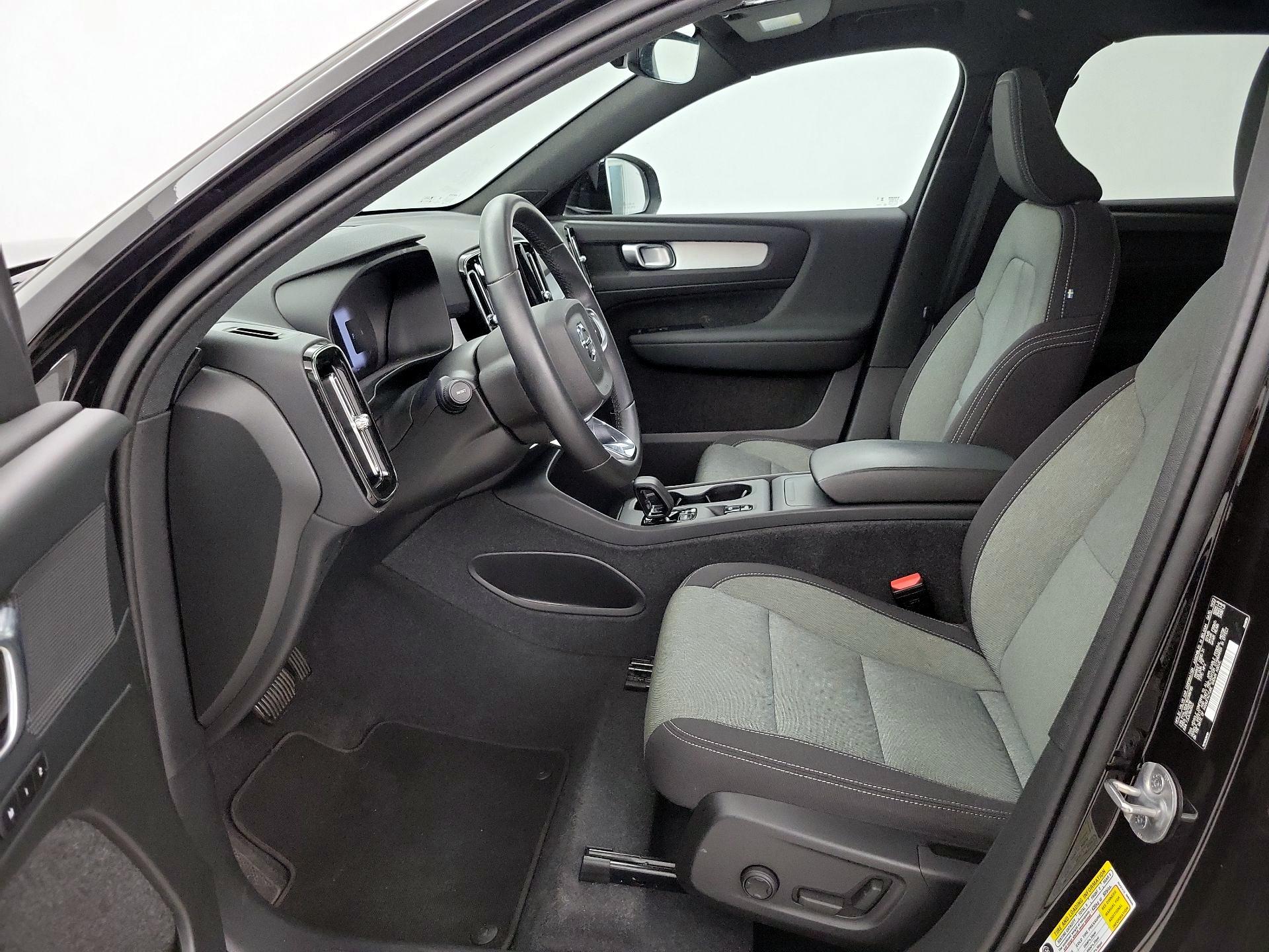 Thumbnail: 2024 Volvo XC40 - 11