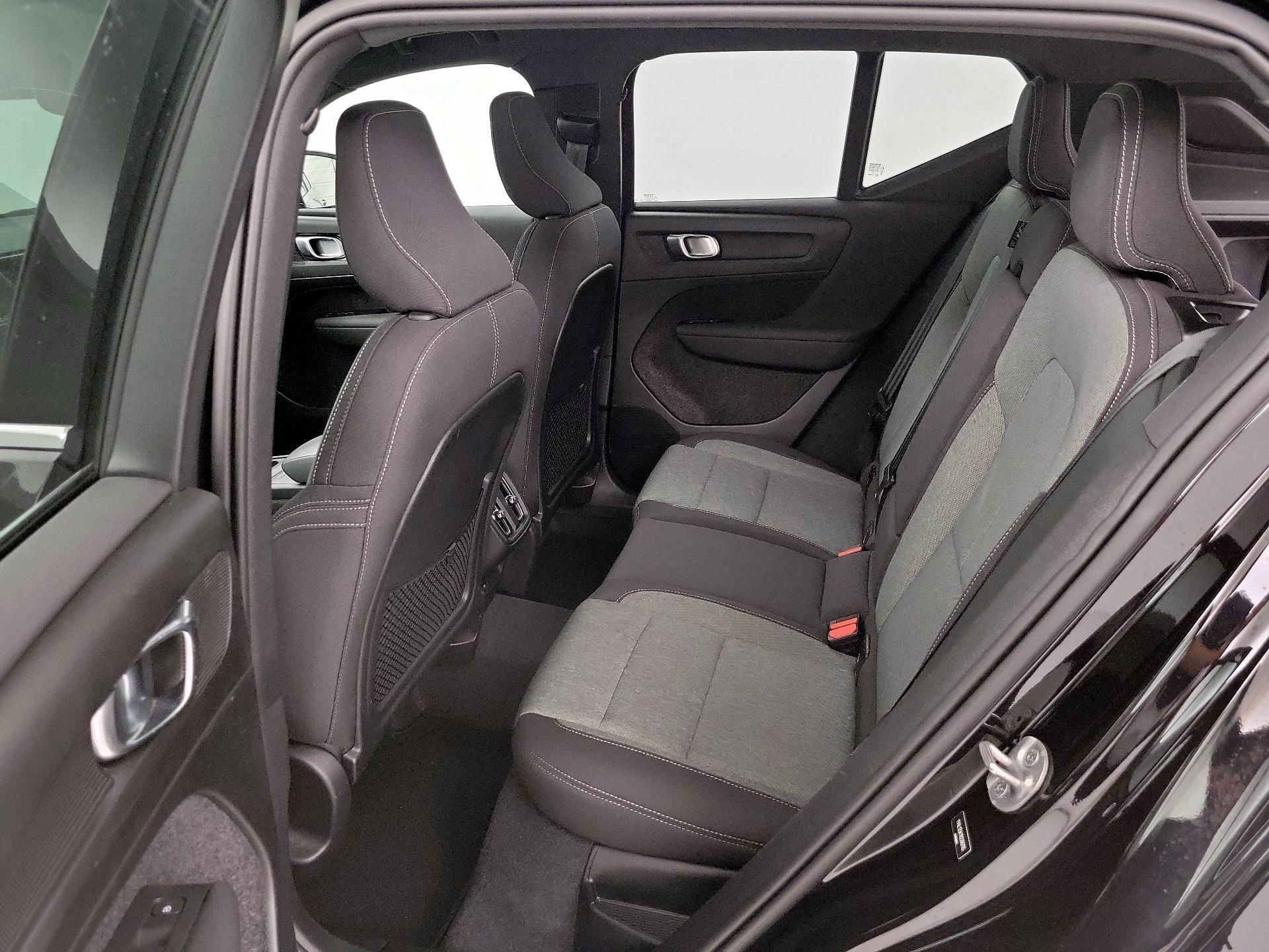 Thumbnail: 2024 Volvo XC40 - 19
