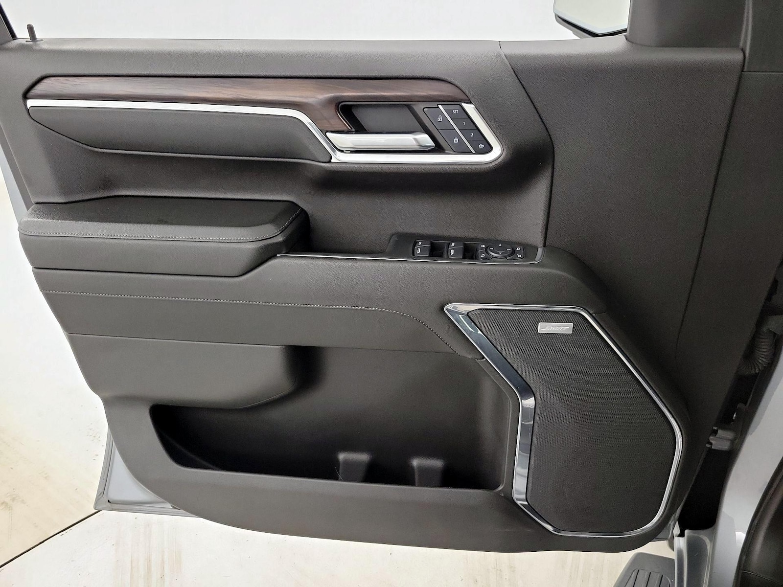 2024 GMC Sierra 1500 SLT - Photo 13