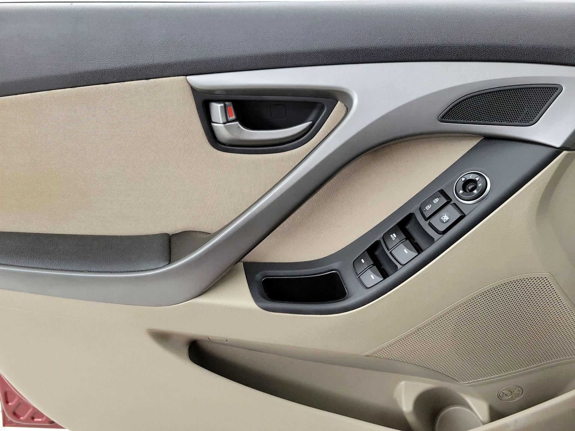 Thumbnail: 2016 Hyundai Elantra - 12