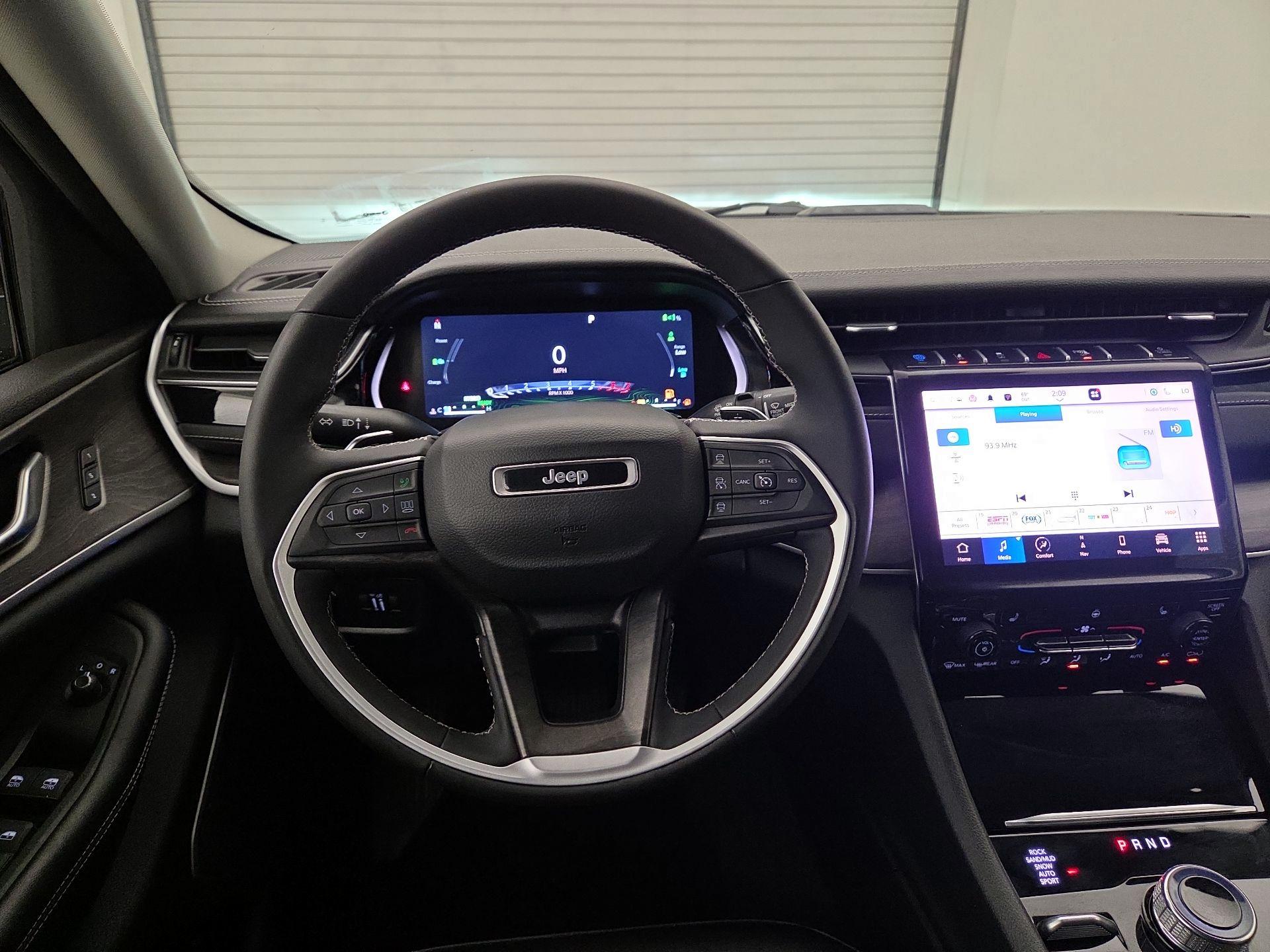 Thumbnail: 2024 Jeep Grand Cherokee - 10