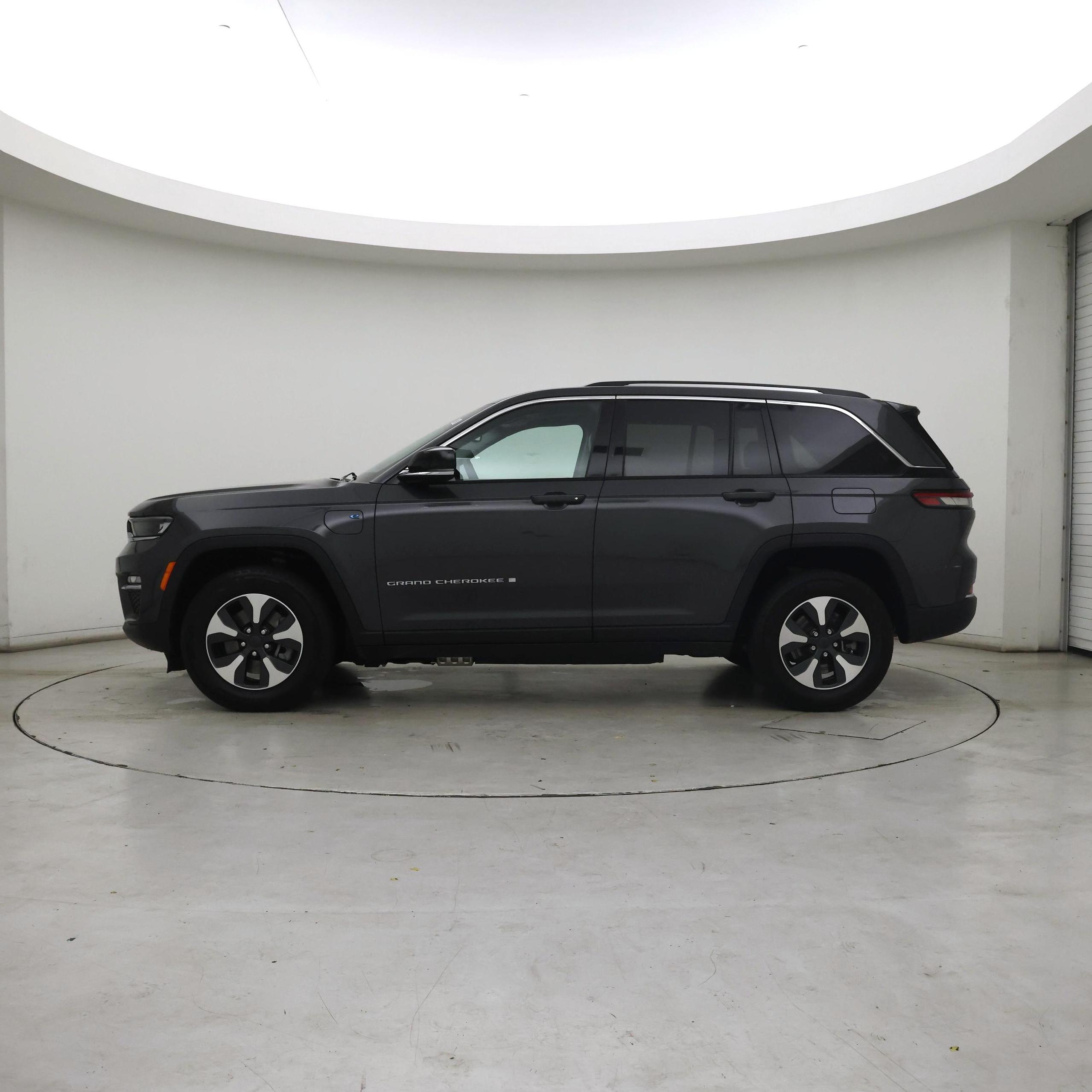 Thumbnail: 2024 Jeep Grand Cherokee - 3