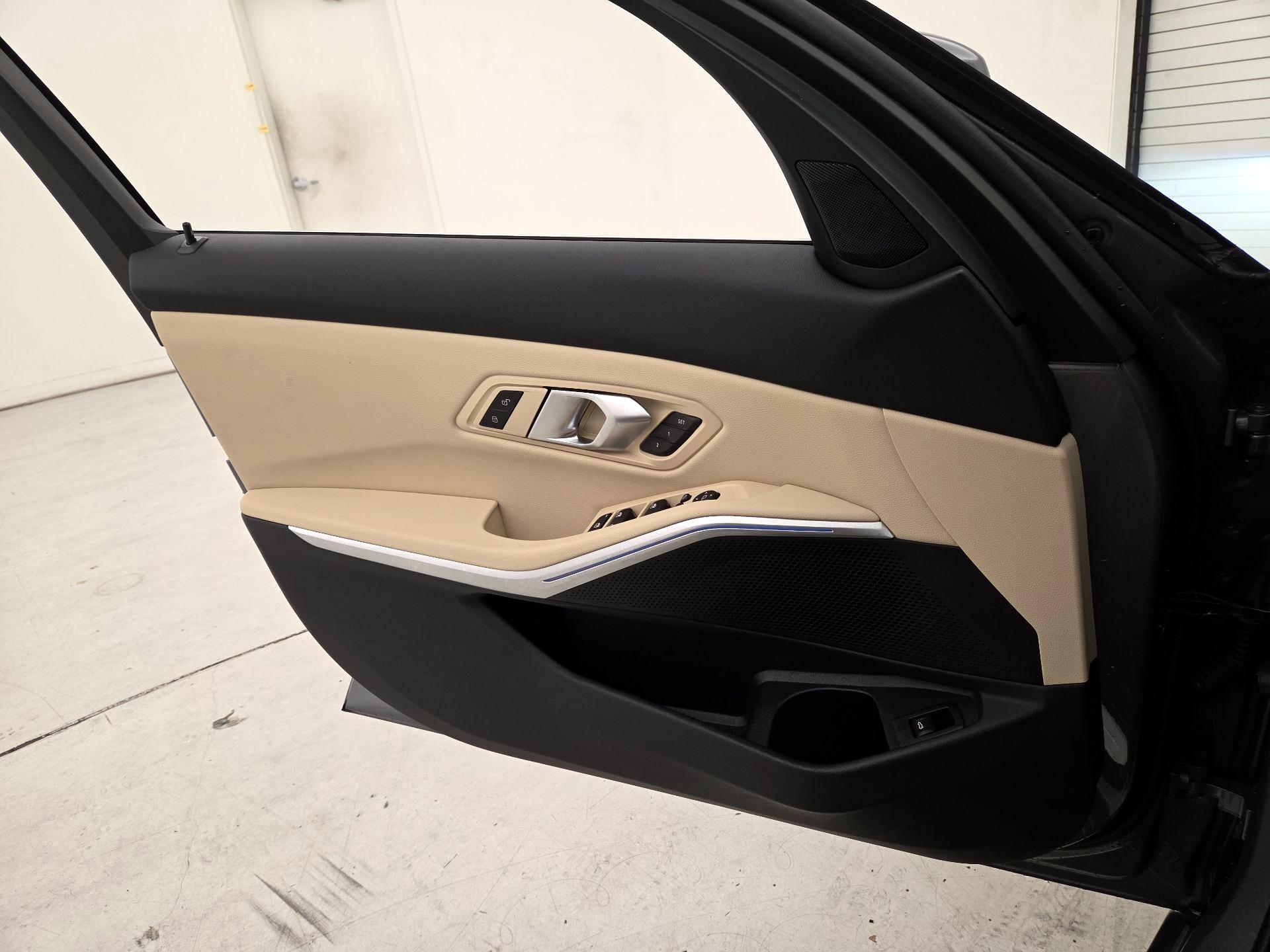 Thumbnail: 2024 BMW 3 Series - 12