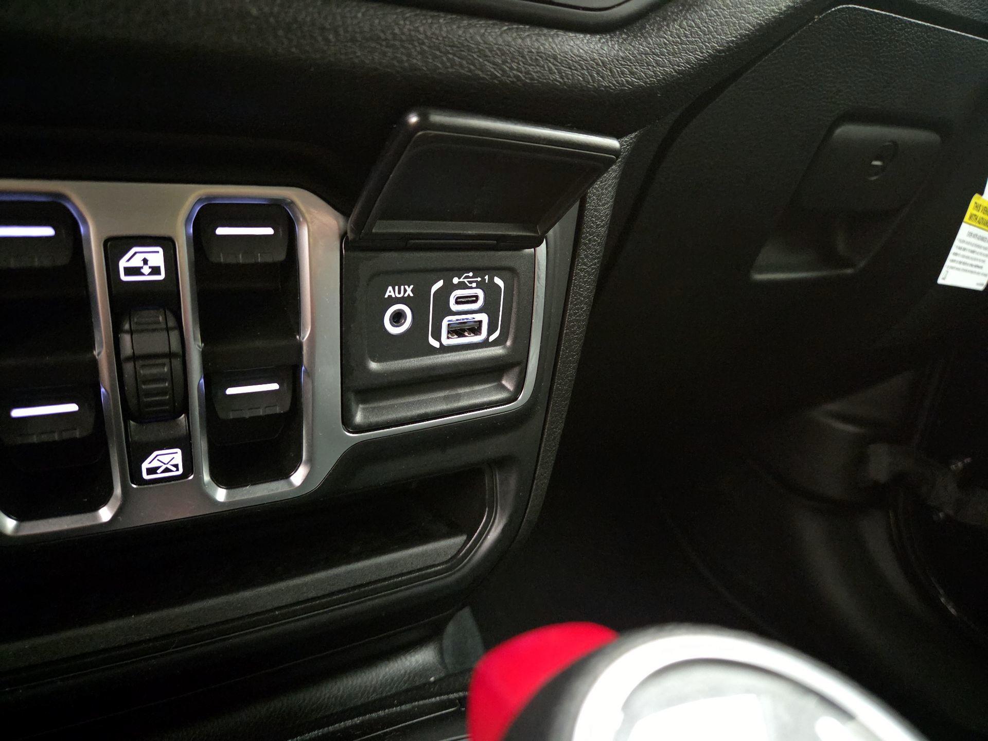 Thumbnail: 2024 Jeep Wrangler - 18