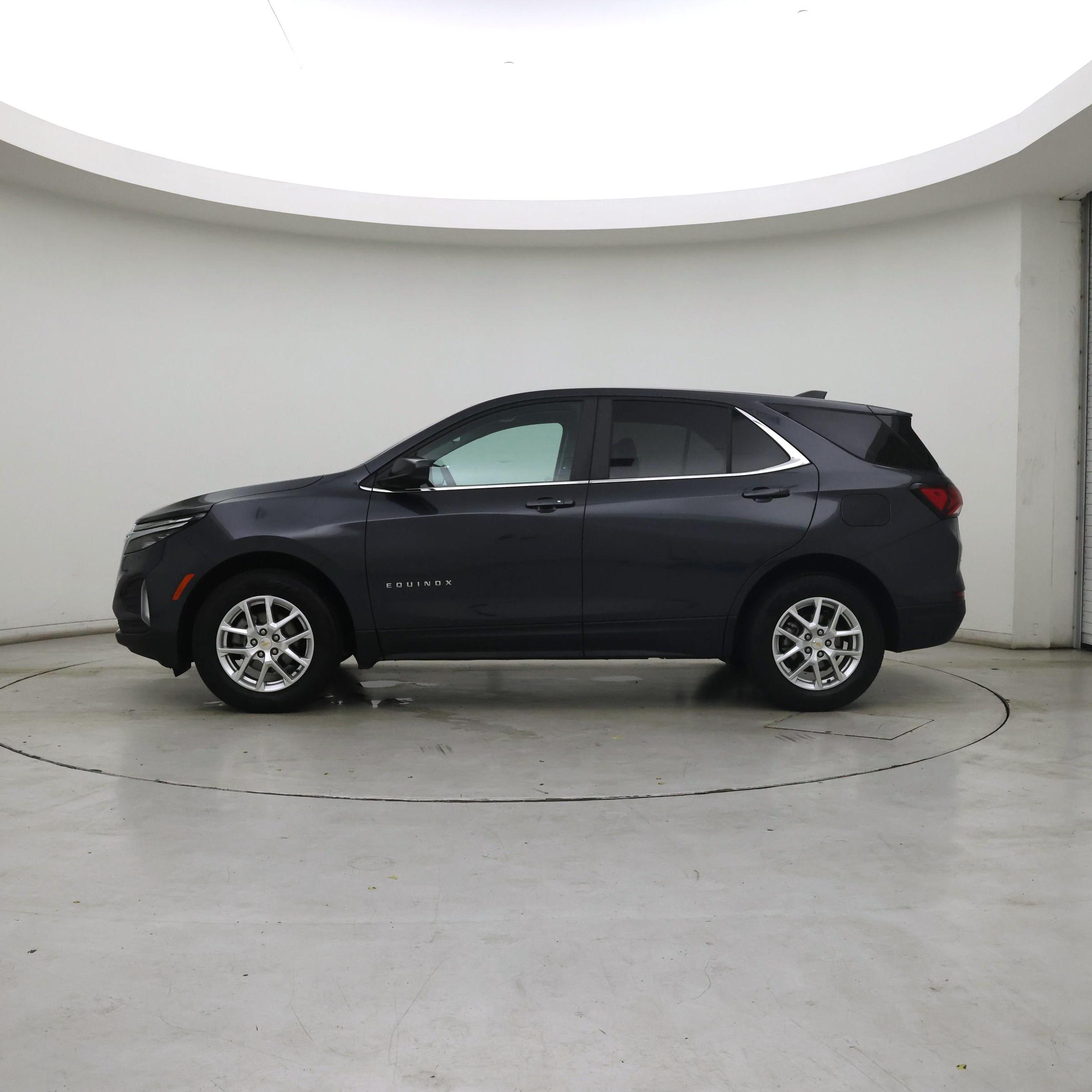 Thumbnail: 2022 Chevrolet Equinox - 3