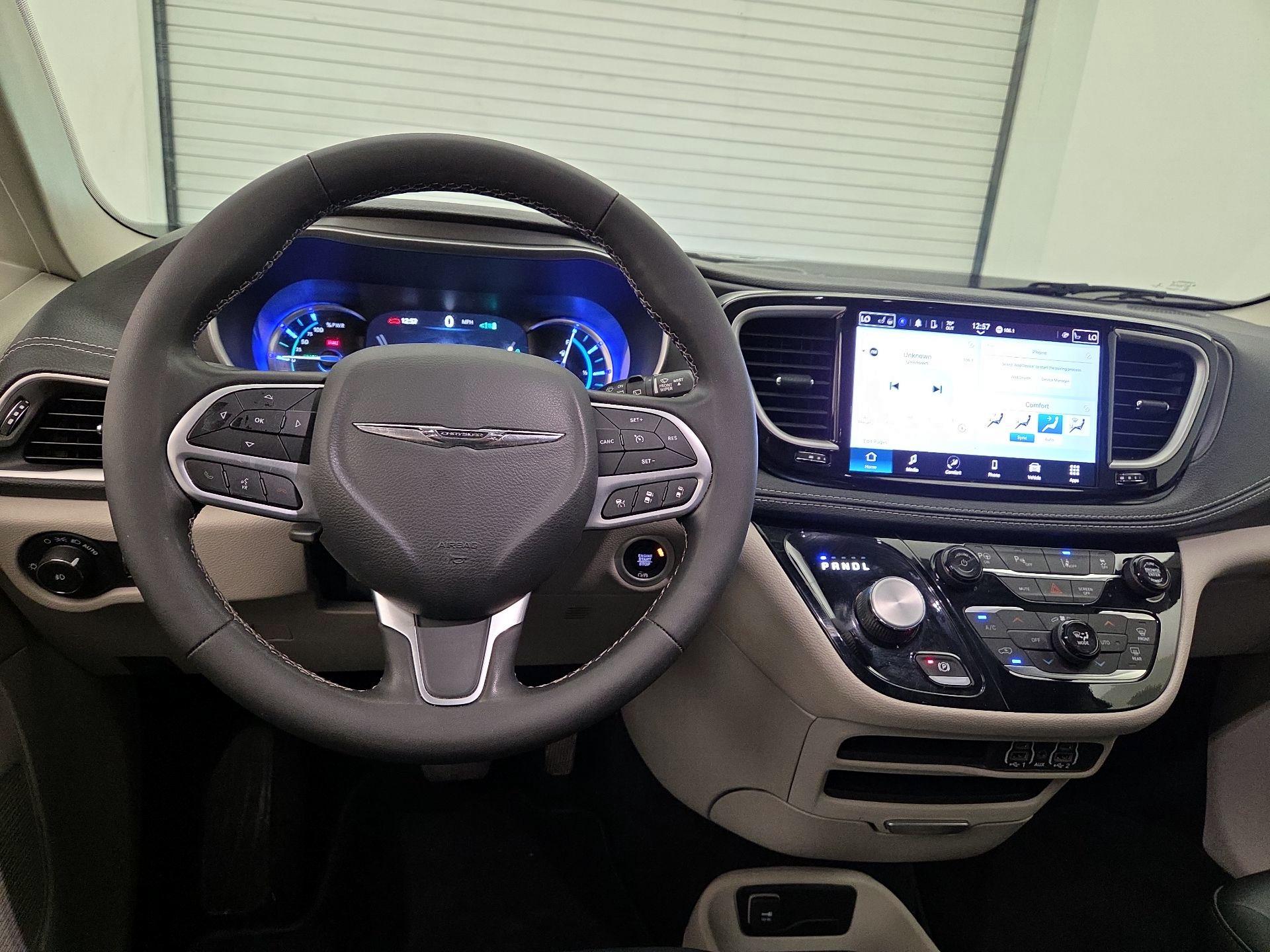 Thumbnail: 2023 Chrysler Pacifica - 10