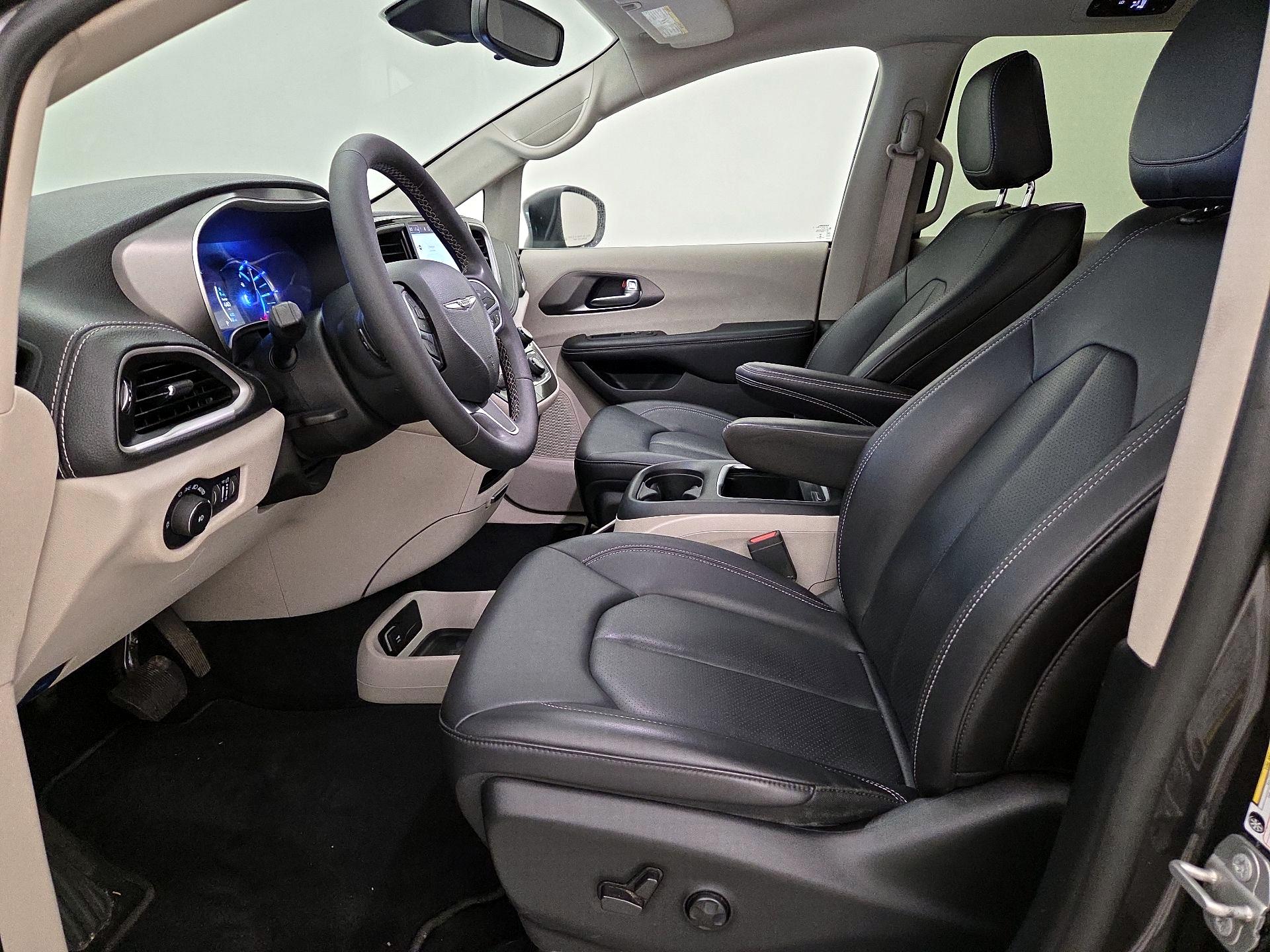 Thumbnail: 2023 Chrysler Pacifica - 11