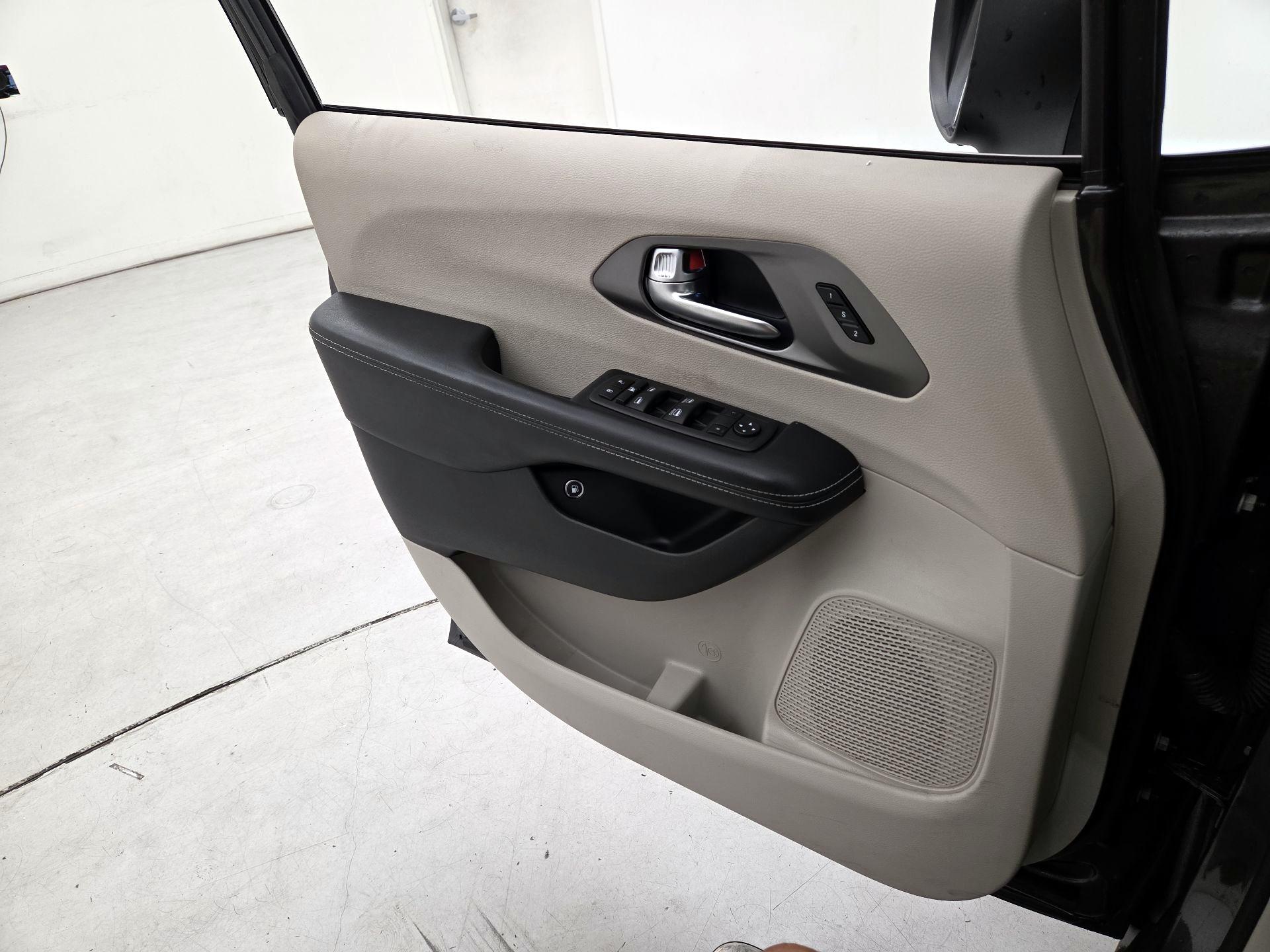 Thumbnail: 2023 Chrysler Pacifica - 12