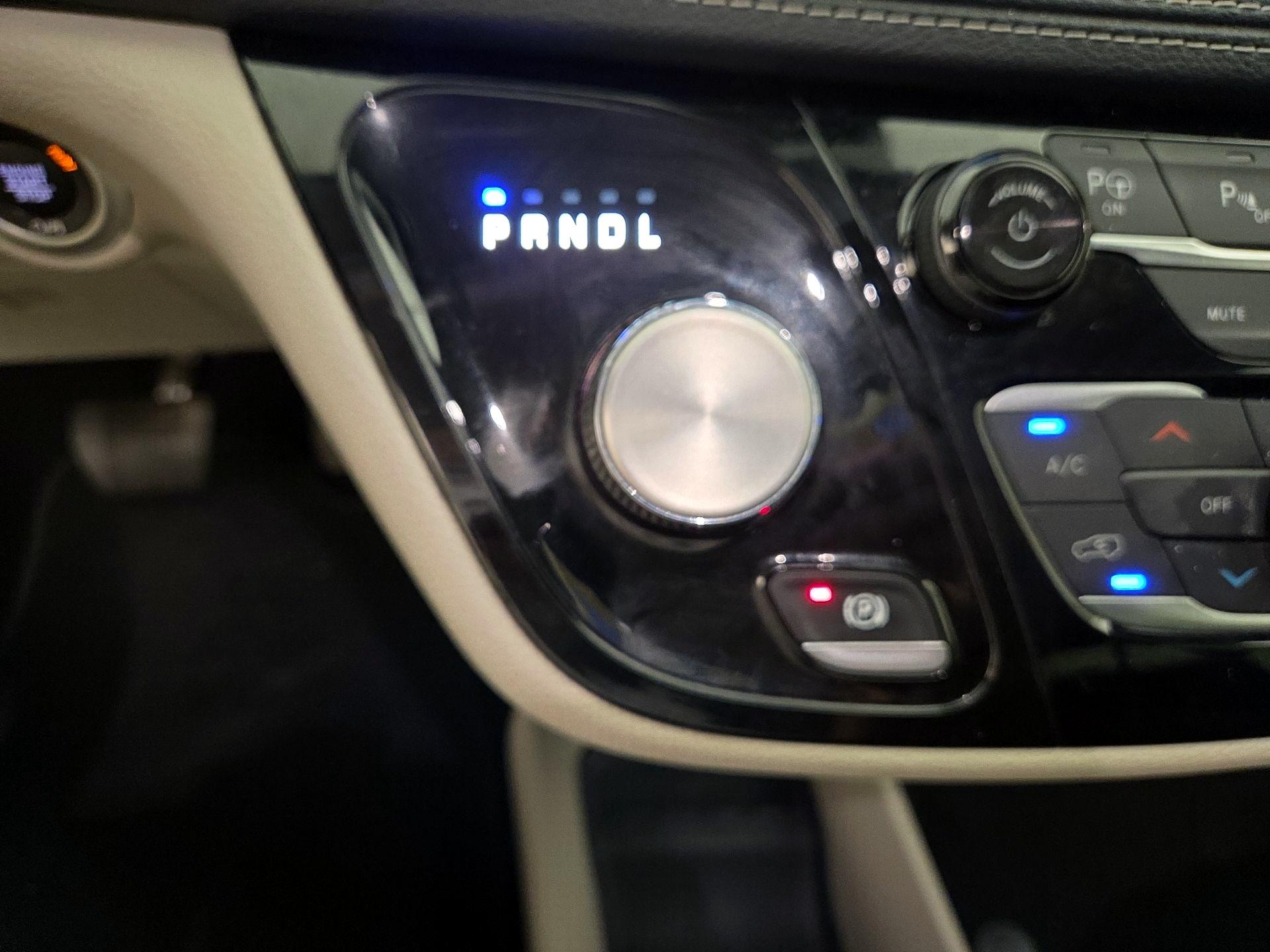 Thumbnail: 2023 Chrysler Pacifica - 17