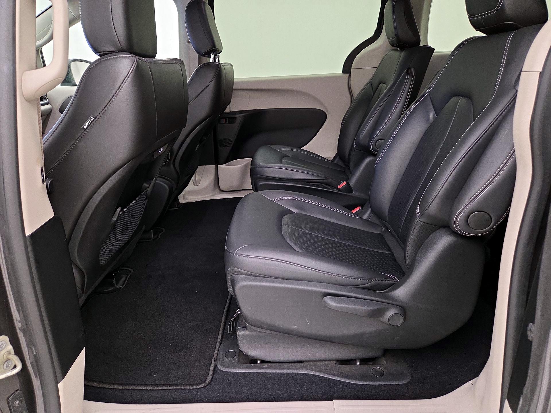 Thumbnail: 2023 Chrysler Pacifica - 19