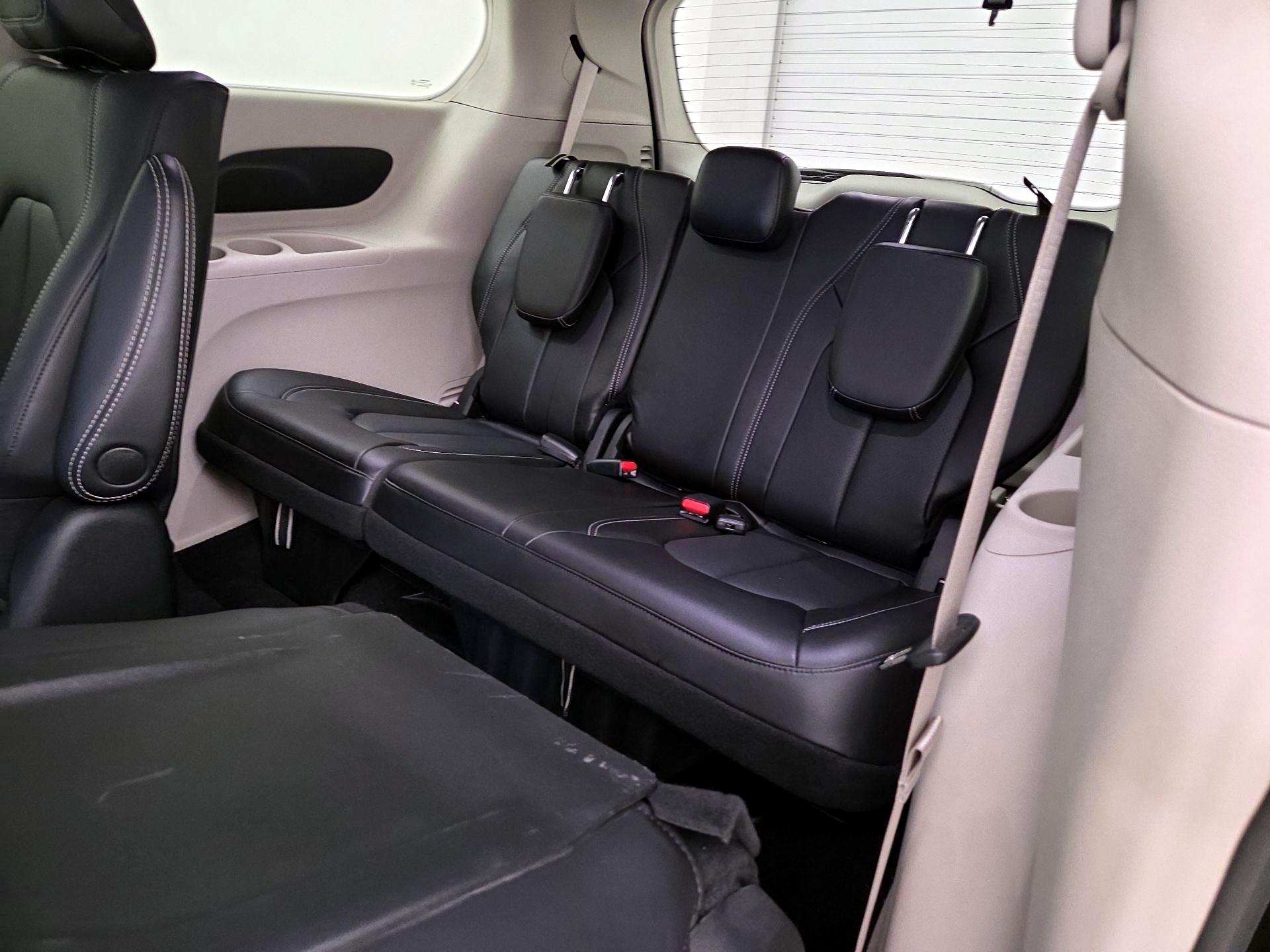 Thumbnail: 2023 Chrysler Pacifica - 20