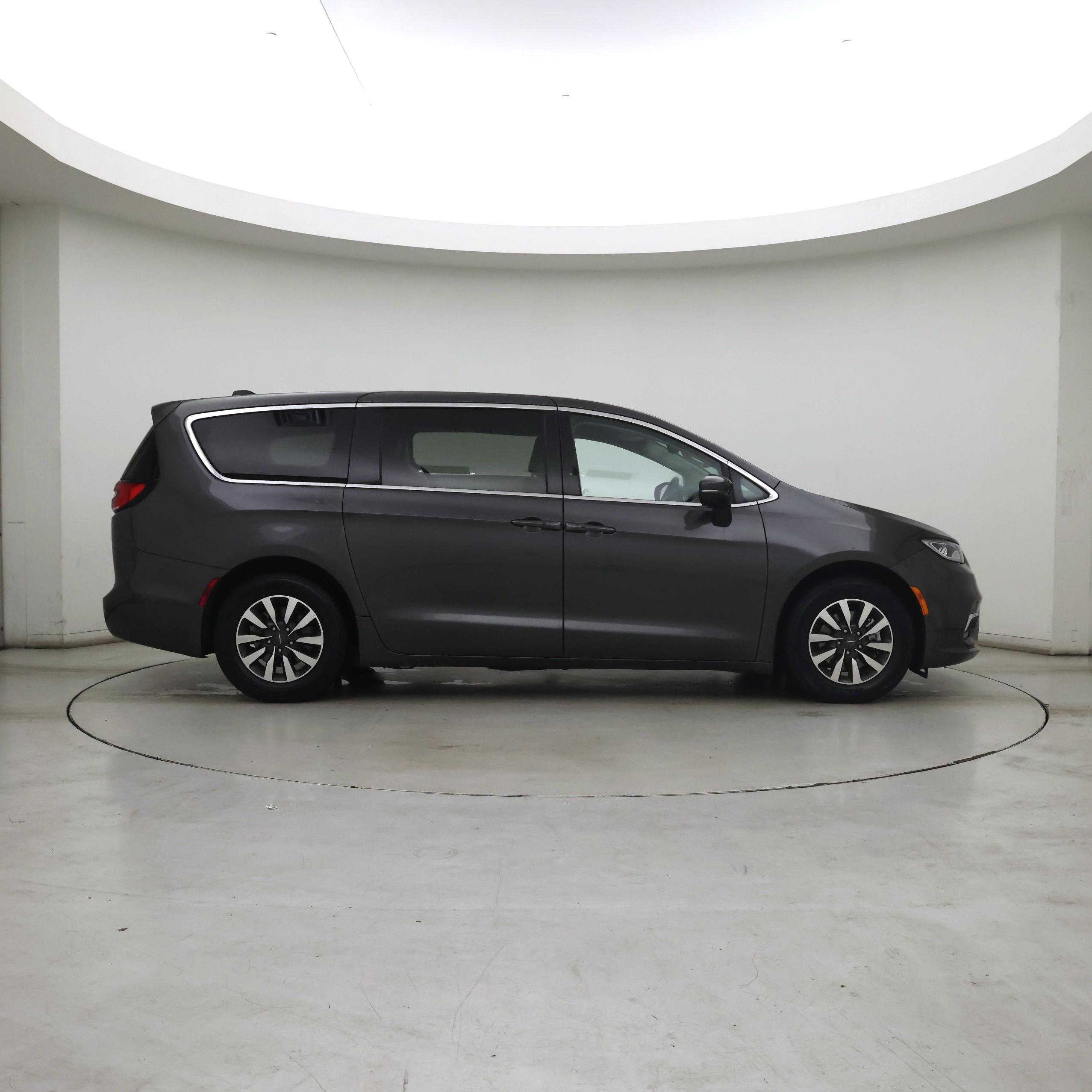 Thumbnail: 2023 Chrysler Pacifica - 7