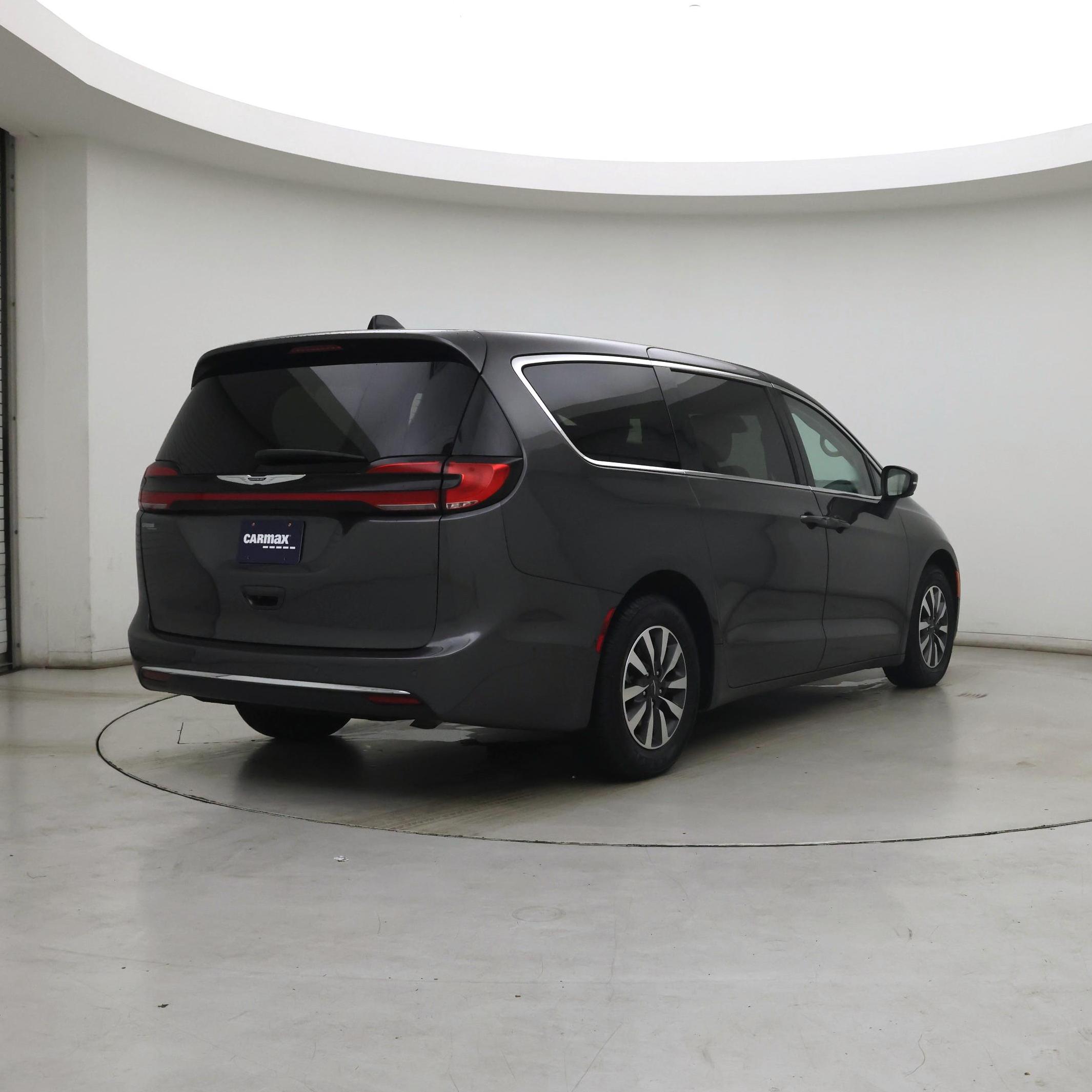 Thumbnail: 2023 Chrysler Pacifica - 8
