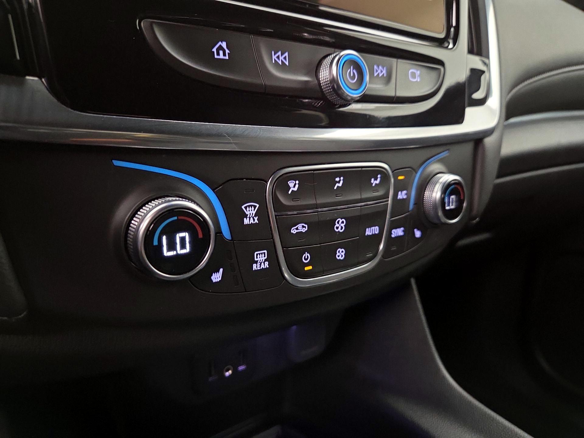 Thumbnail: 2023 Chevrolet Traverse - 16