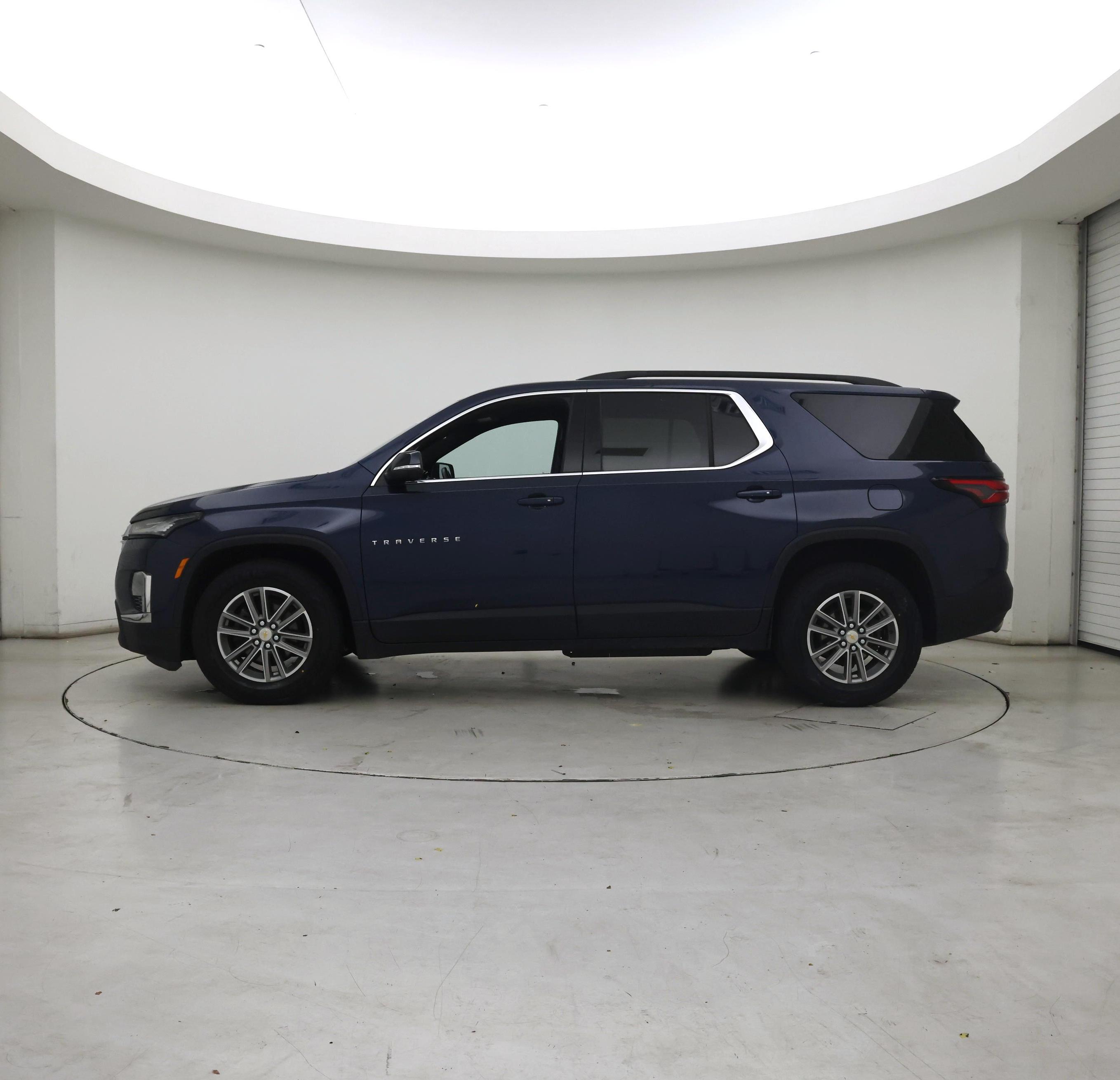 Thumbnail: 2023 Chevrolet Traverse - 3