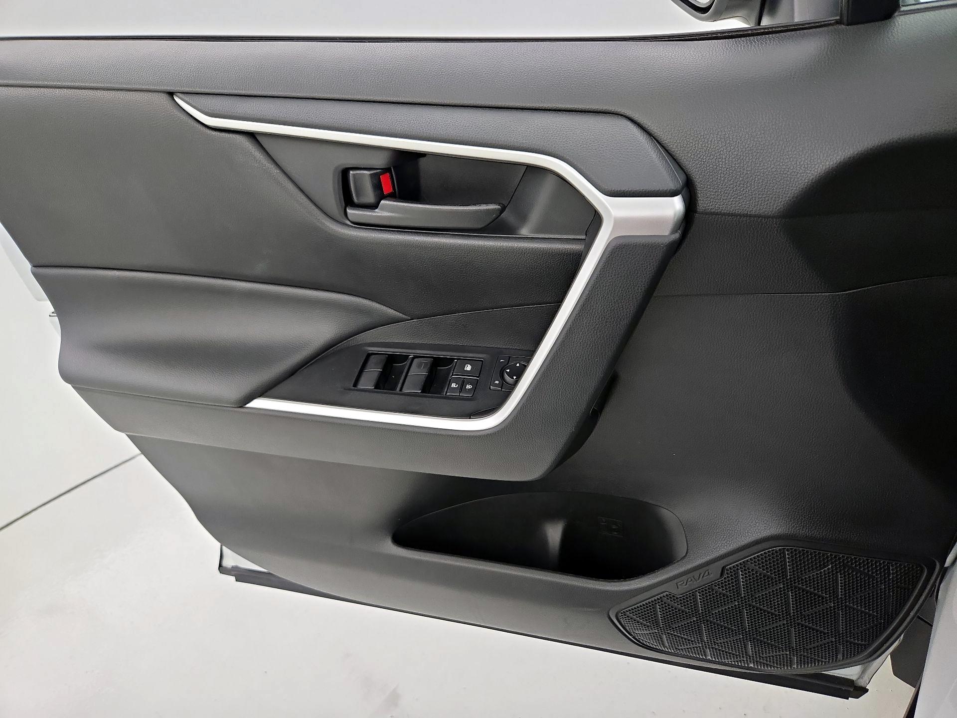 Thumbnail: 2021 Toyota RAV4 - 12