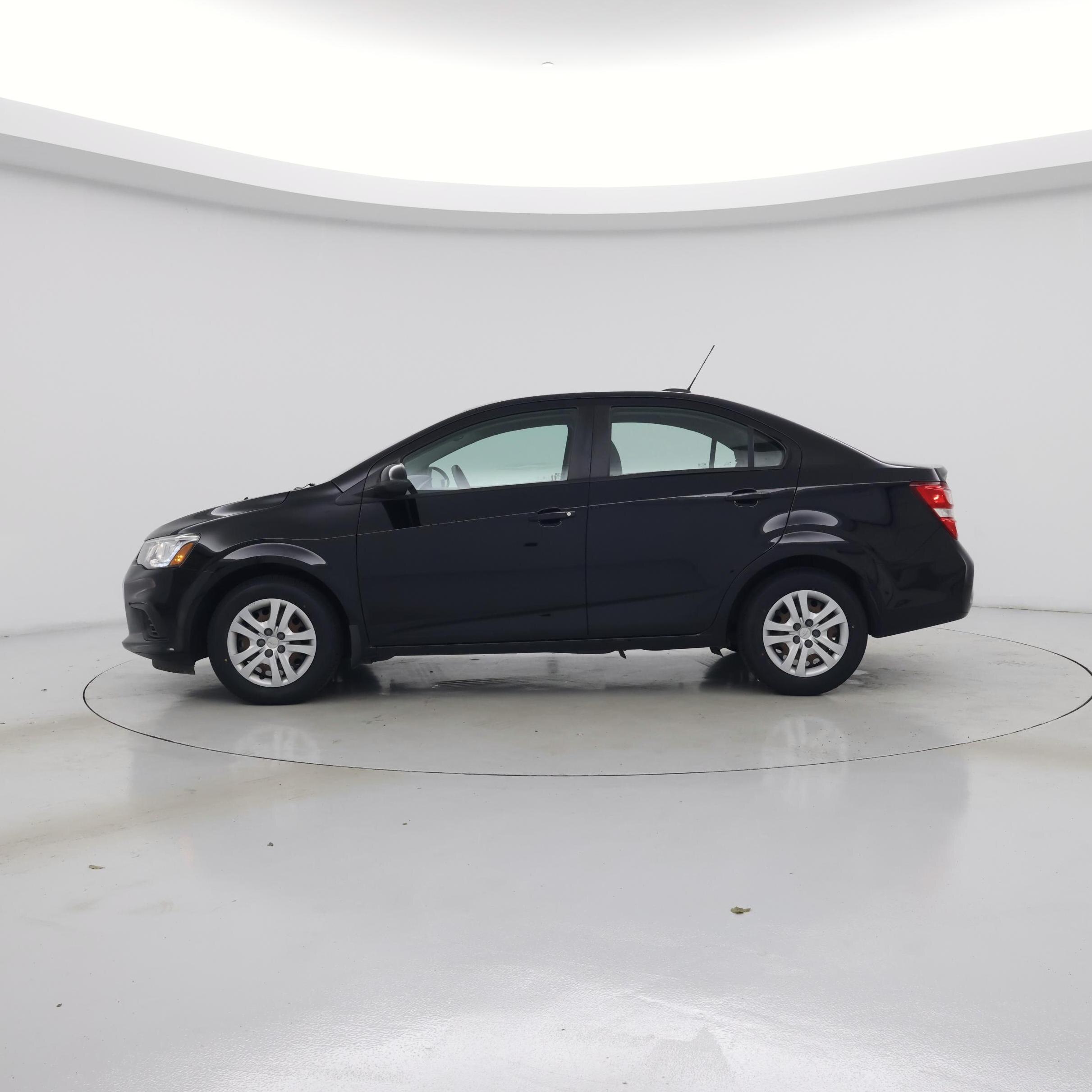 Thumbnail: 2018 Chevrolet Sonic - 3