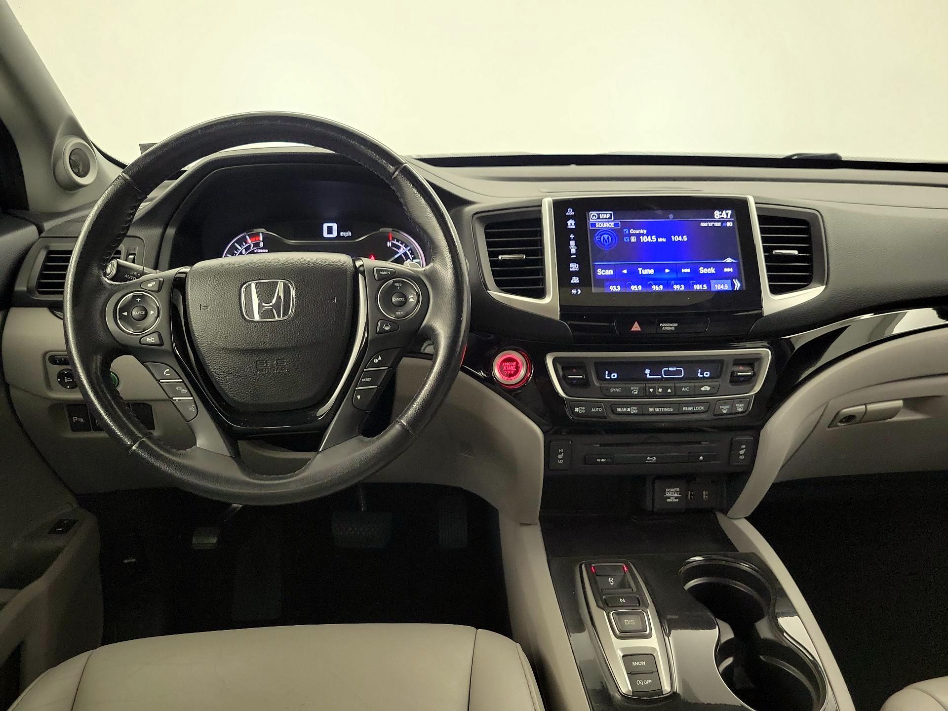 Thumbnail: 2017 Honda Pilot - 9
