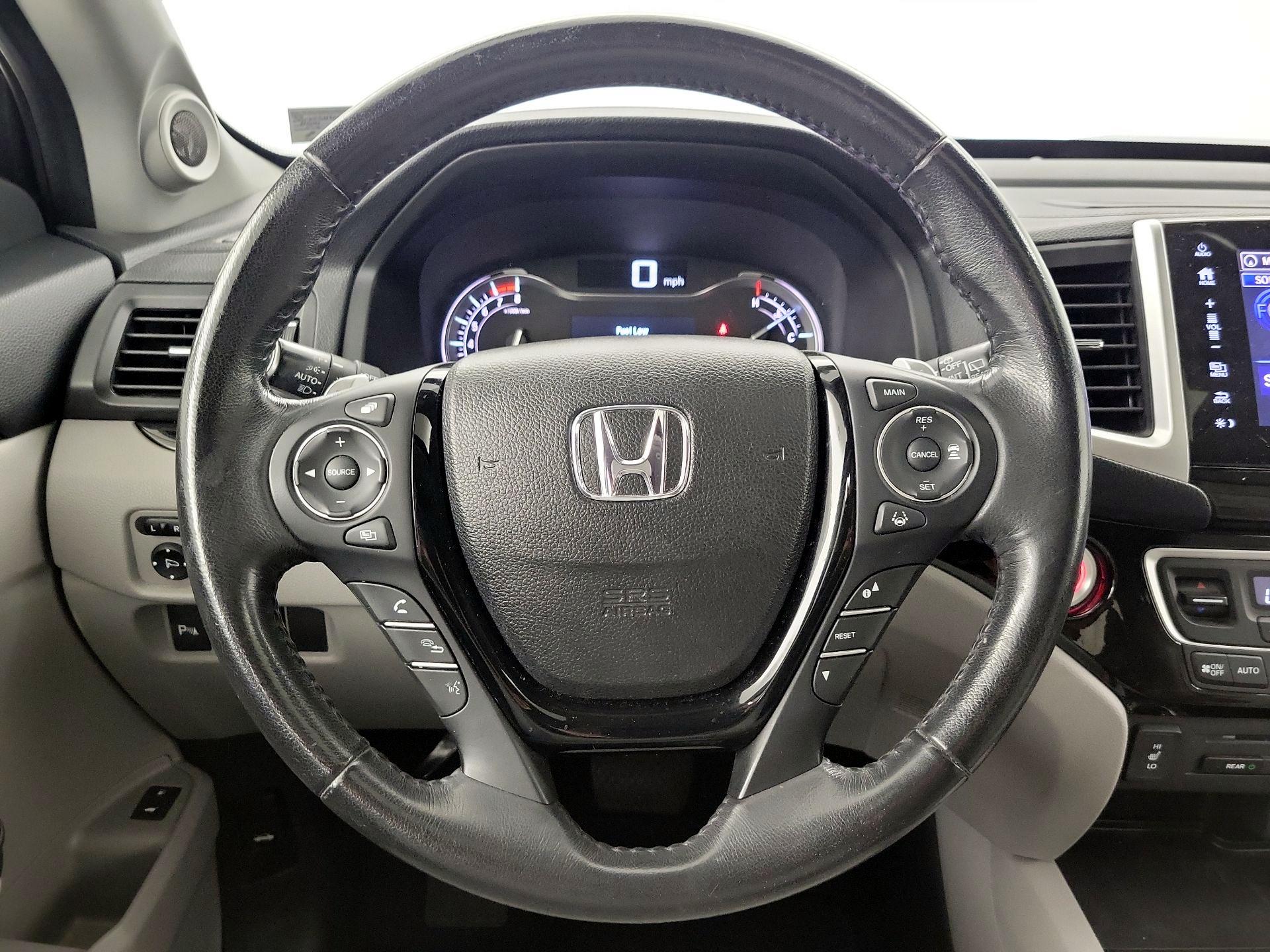 Thumbnail: 2017 Honda Pilot - 10
