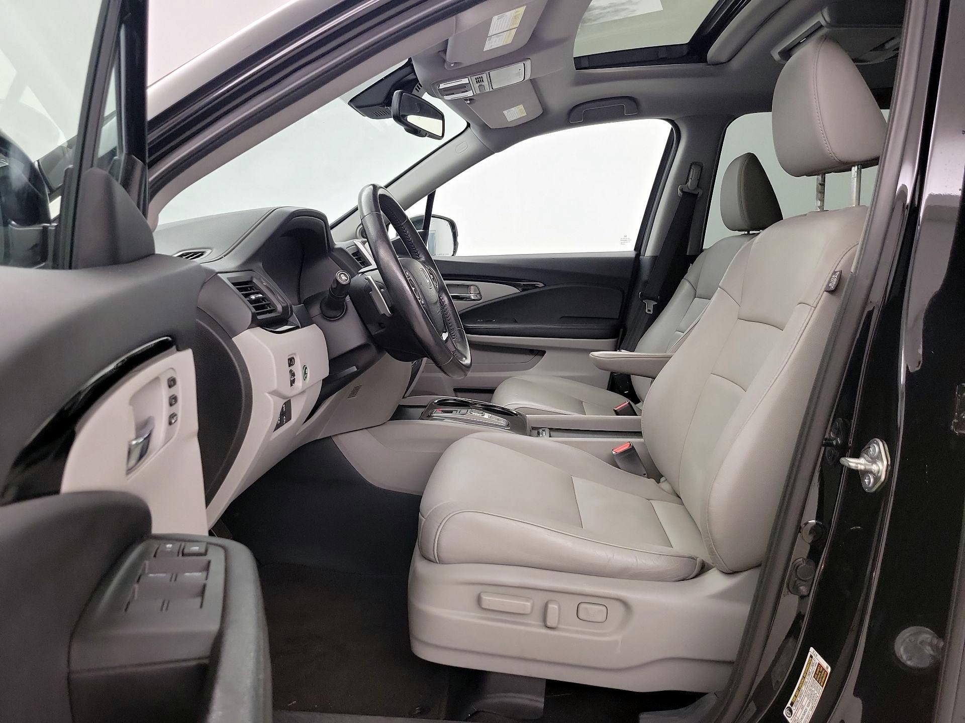 Thumbnail: 2017 Honda Pilot - 11