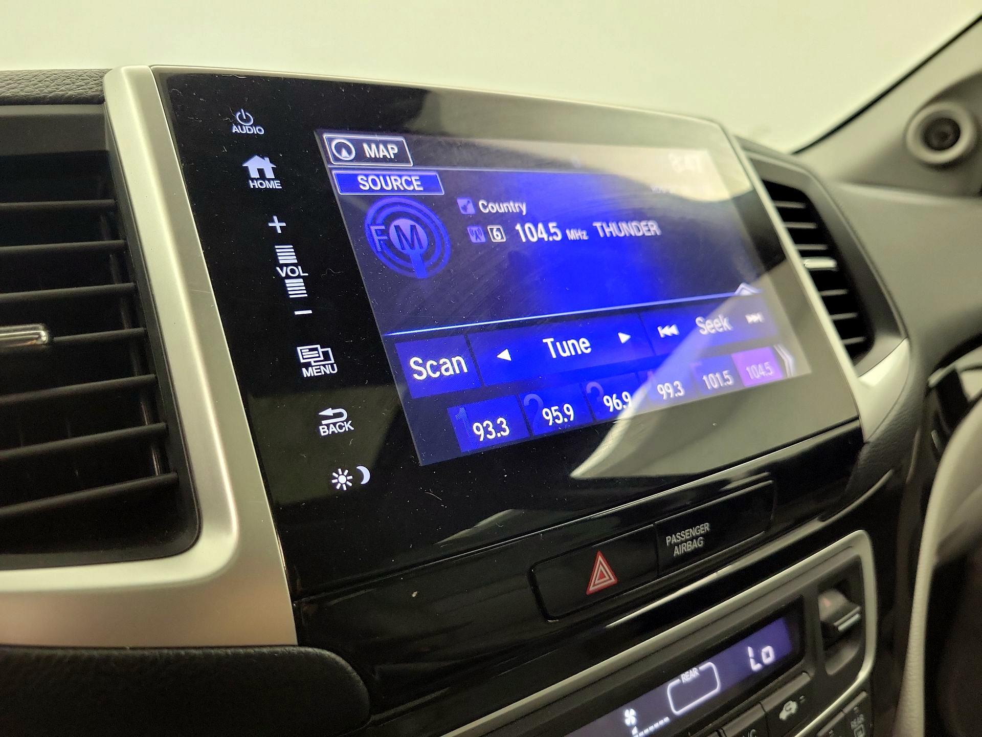 Thumbnail: 2017 Honda Pilot - 15