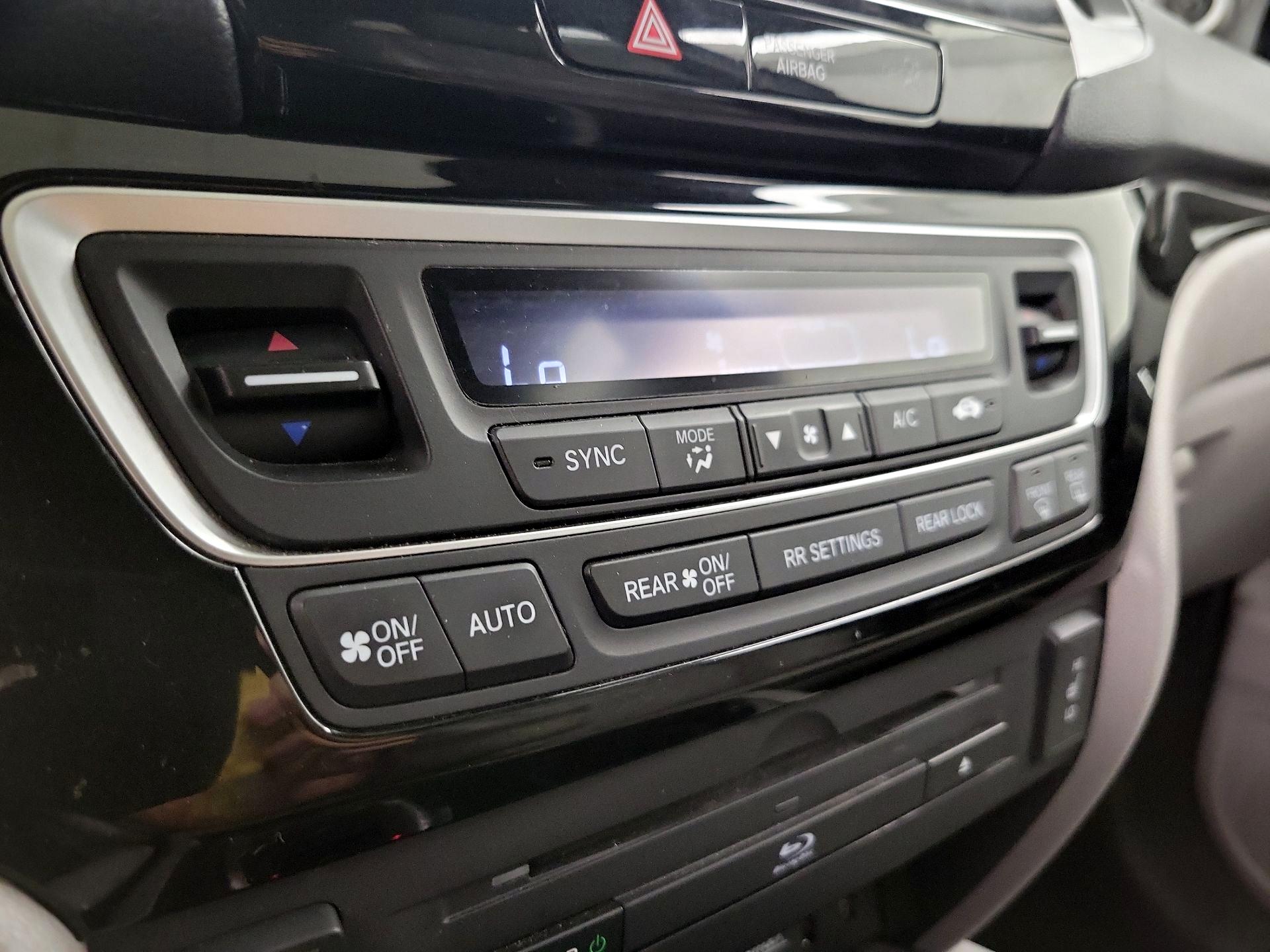 Thumbnail: 2017 Honda Pilot - 16