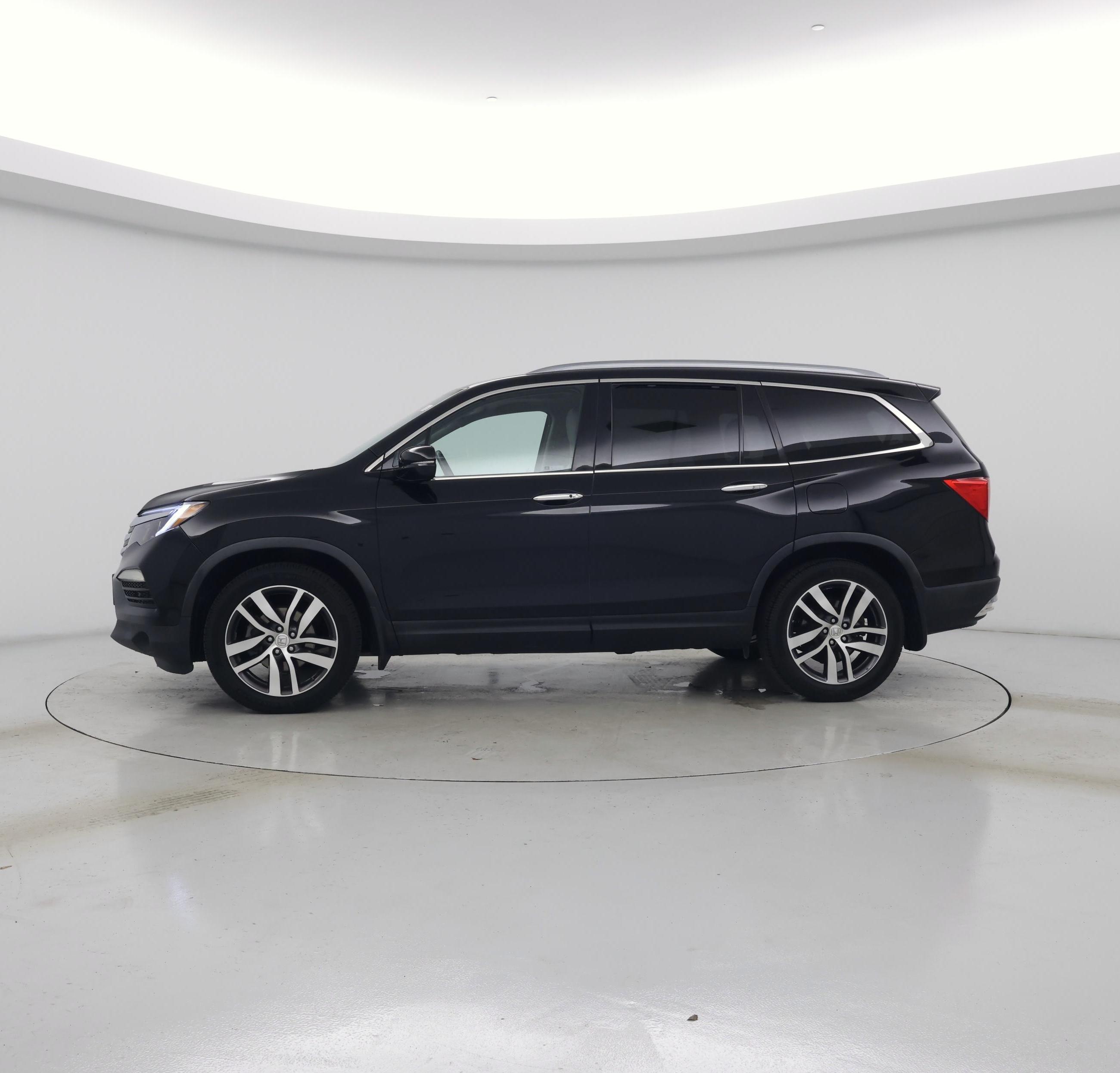 Thumbnail: 2017 Honda Pilot - 3