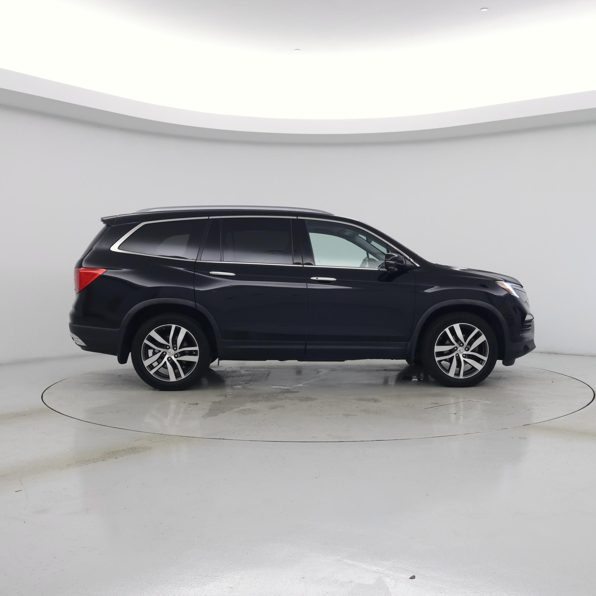 Thumbnail: 2017 Honda Pilot - 7