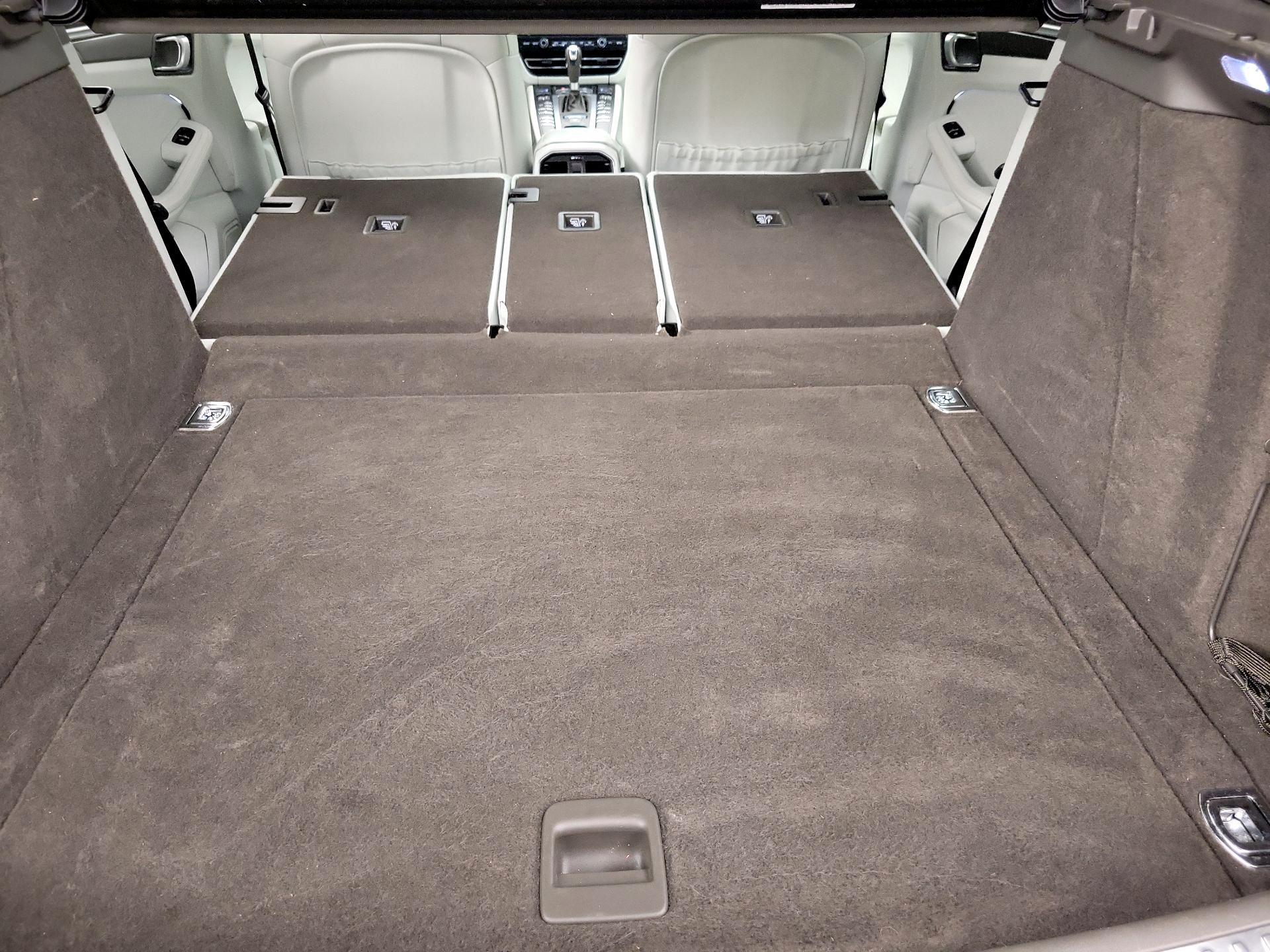 Thumbnail: 2021 Porsche Macan - 20