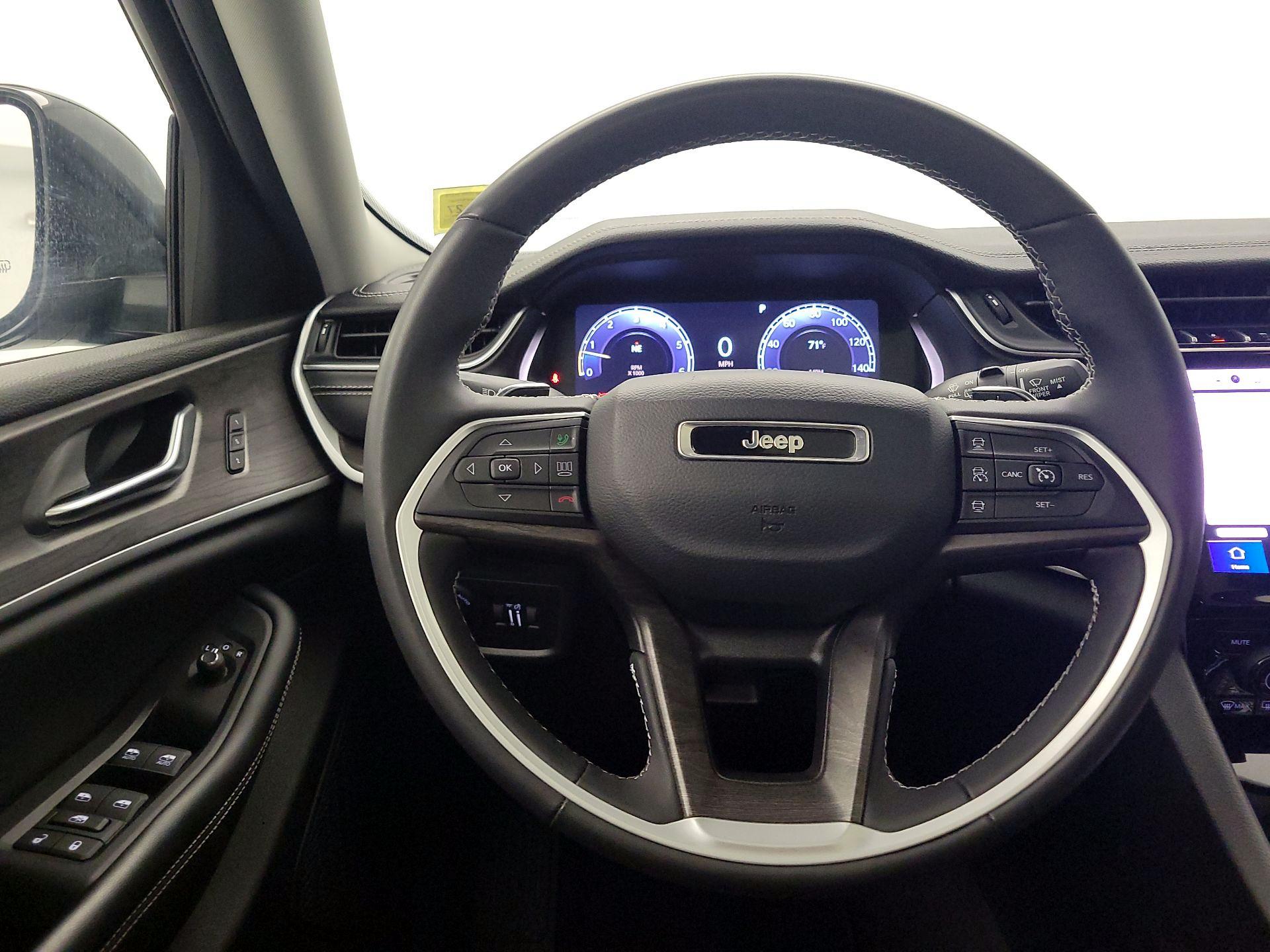 Thumbnail: 2023 Jeep Grand Cherokee - 10