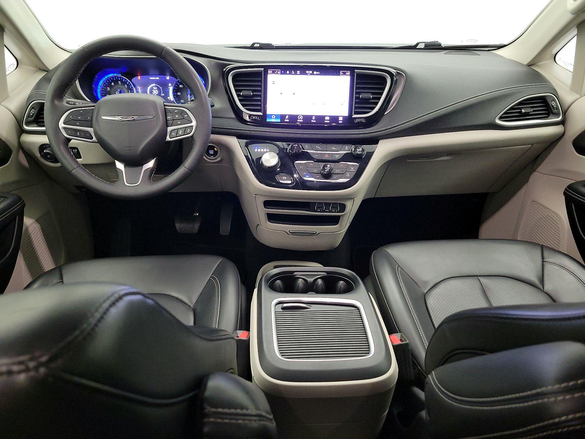 Thumbnail: 2023 Chrysler Pacifica - 9