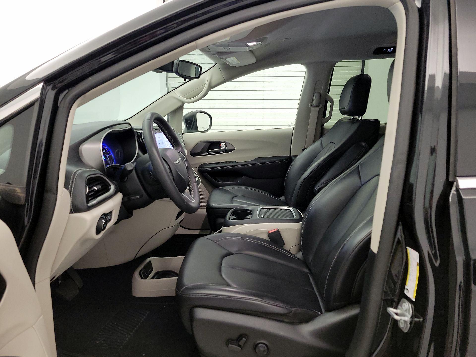 Thumbnail: 2023 Chrysler Pacifica - 11